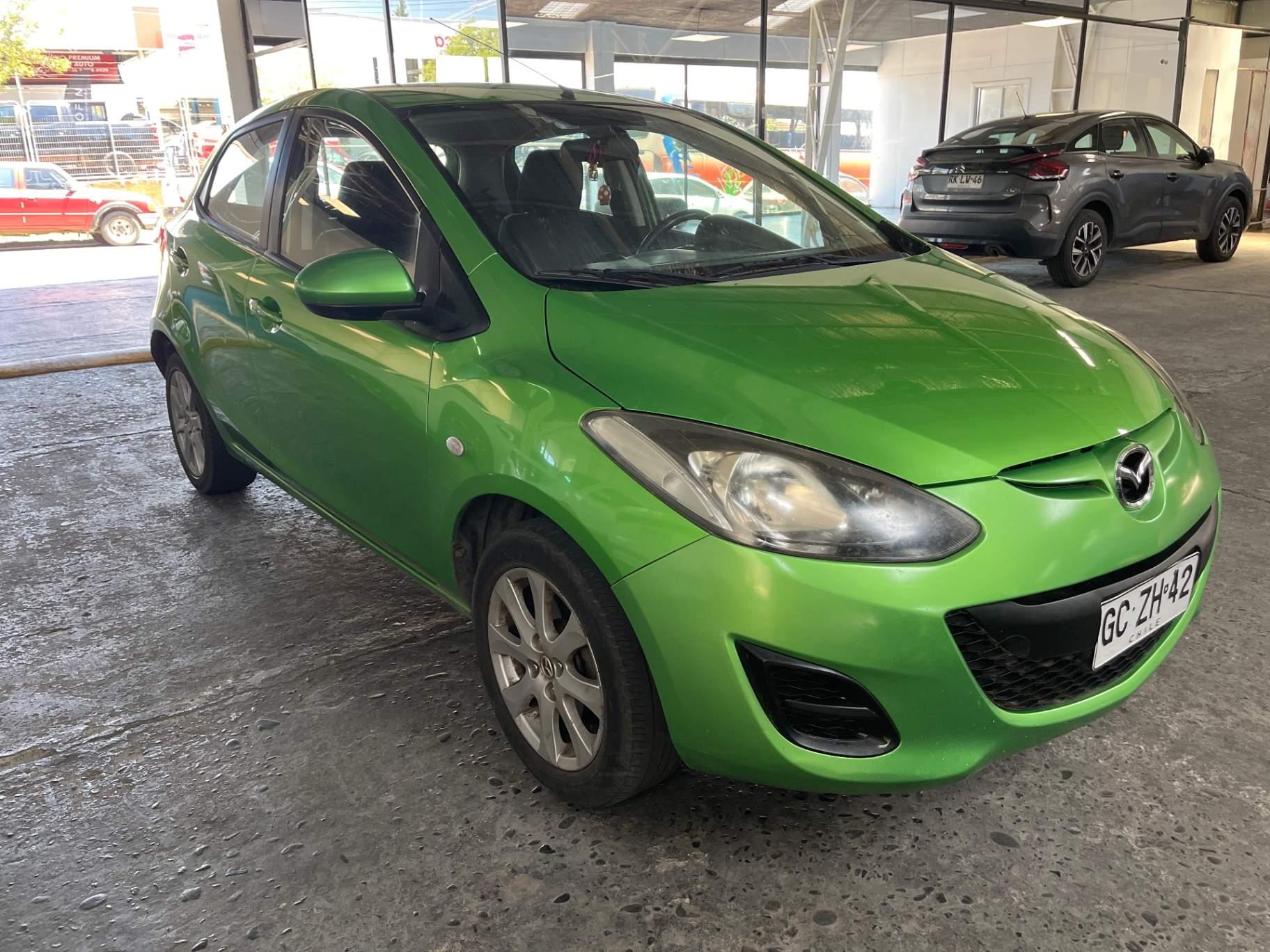 Automovil Mazda 2