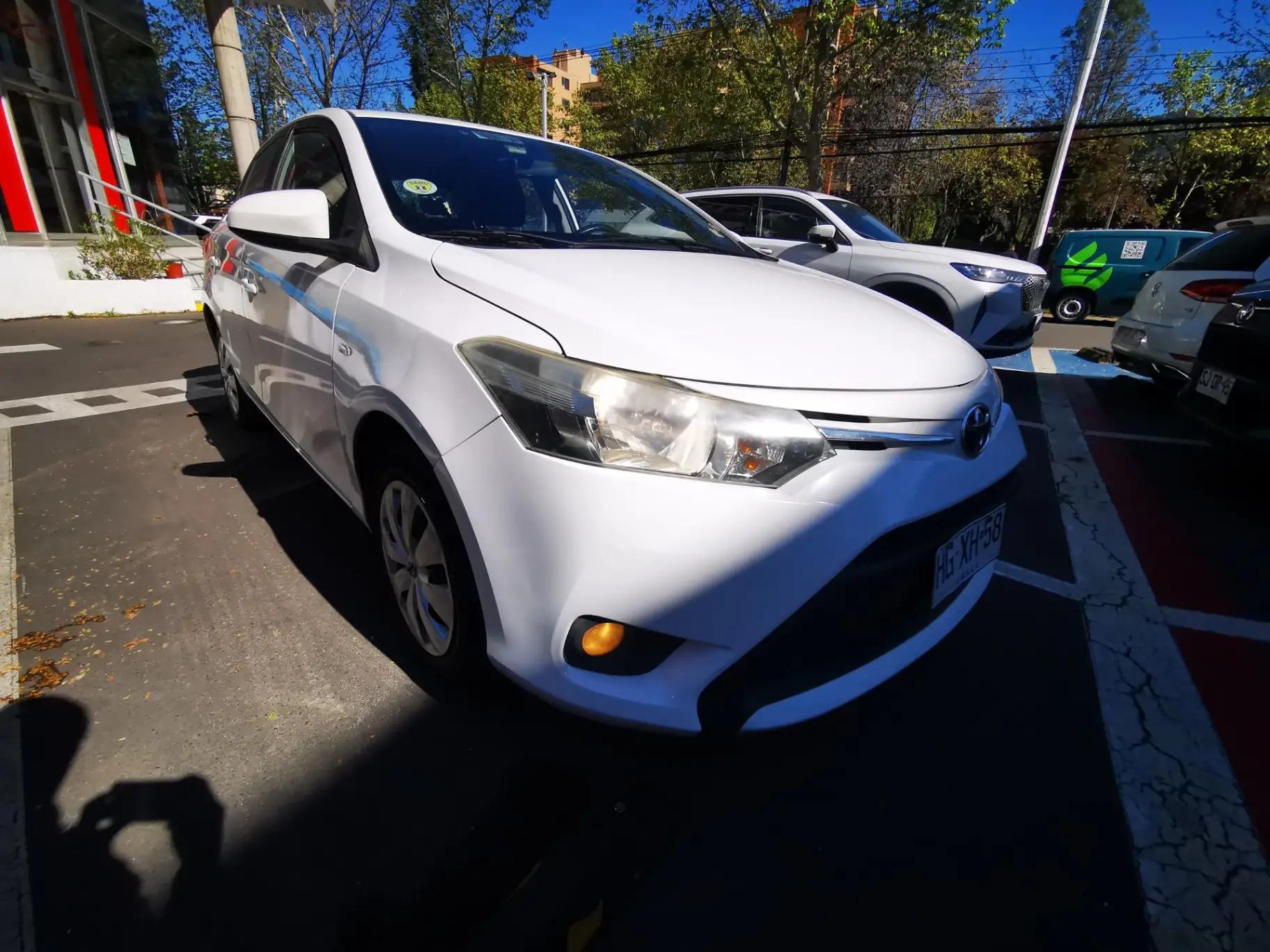 Automovil Toyota Yaris Sedan