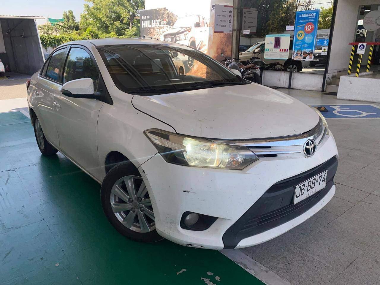 Automovil Toyota Yaris