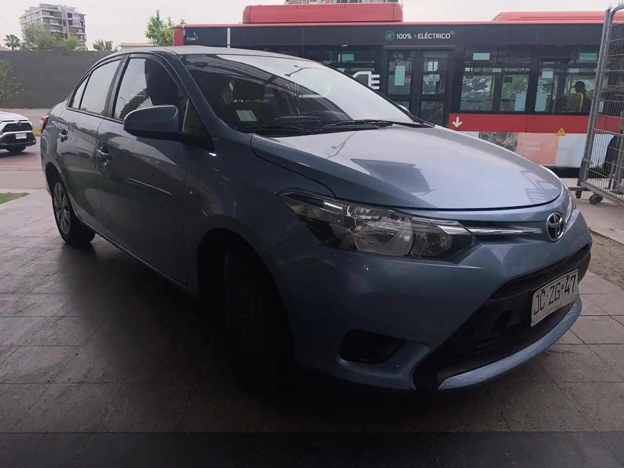 Automovil Toyota Yaris Sedan
