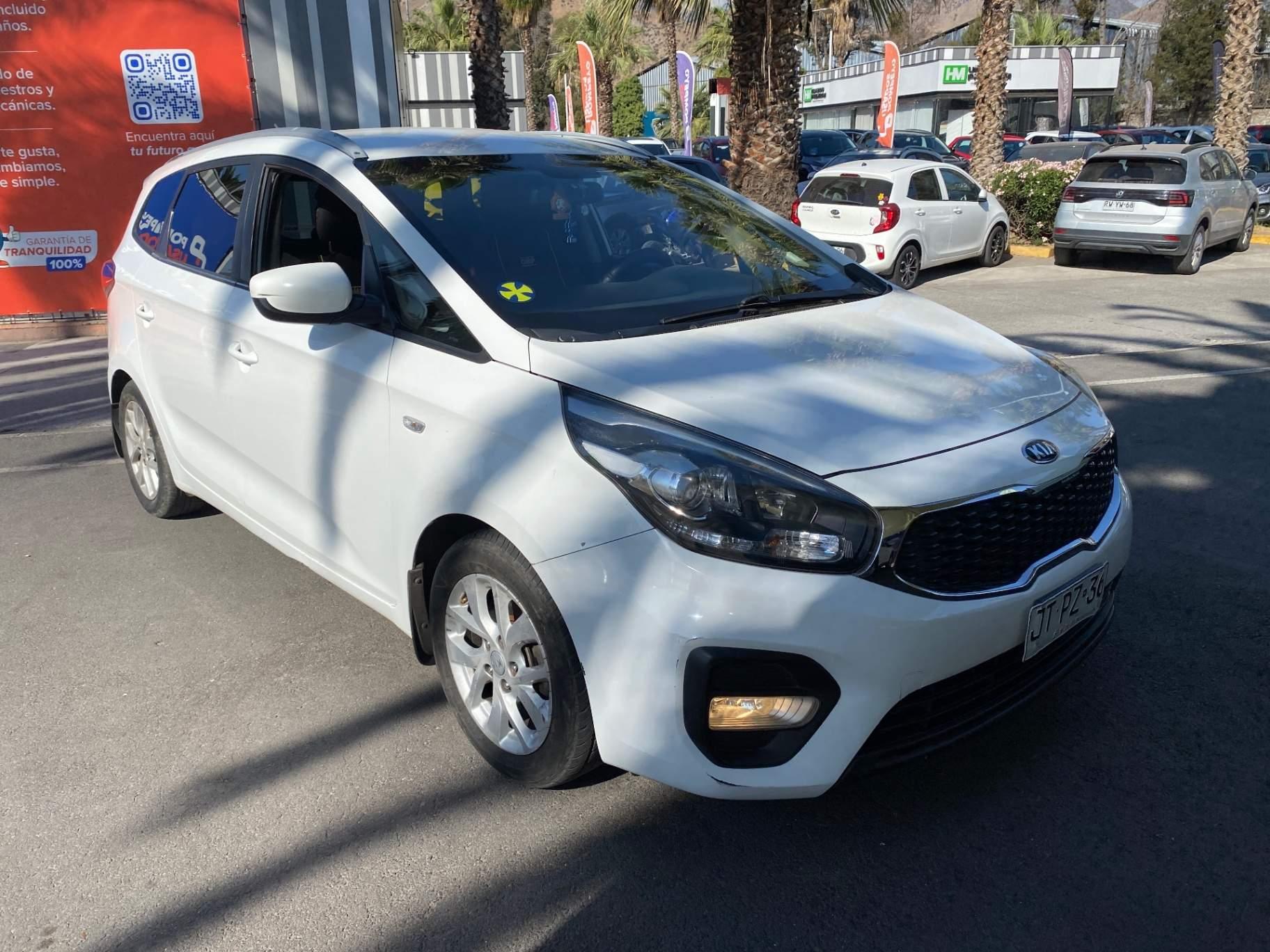 Station Wagon Kia Carens