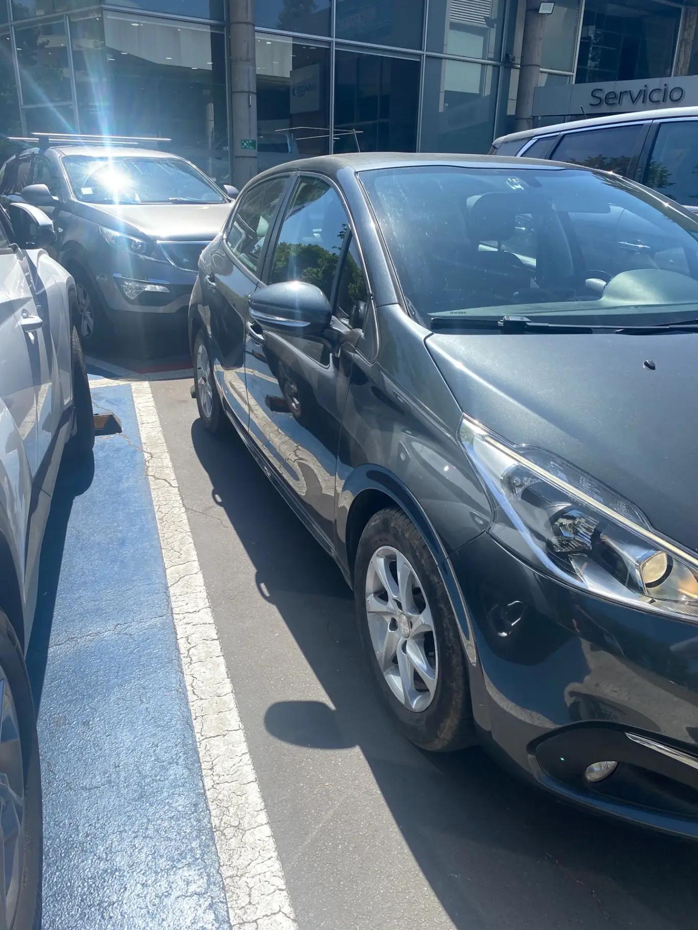 Hatchback Peugeot 208