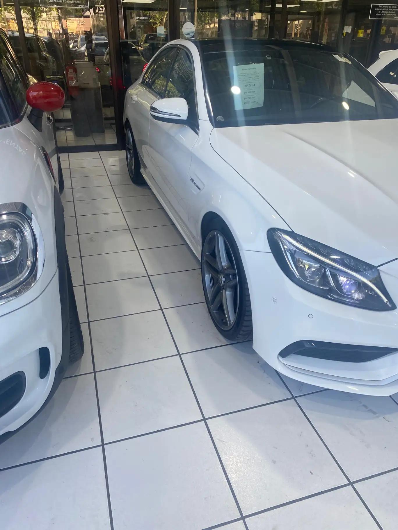 Automovil Mercedes Benz C 63