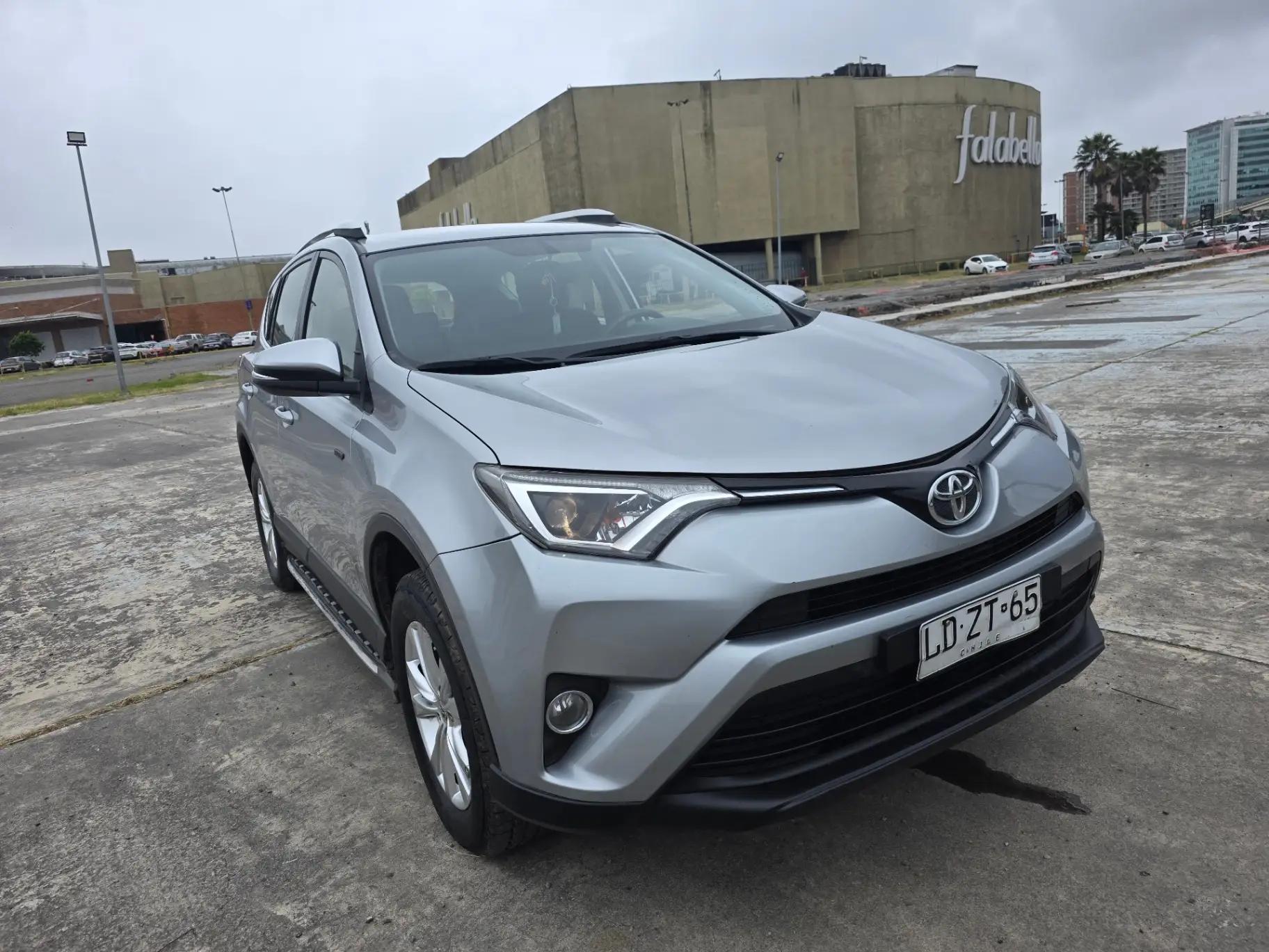 Station Wagon Toyota Rav 4