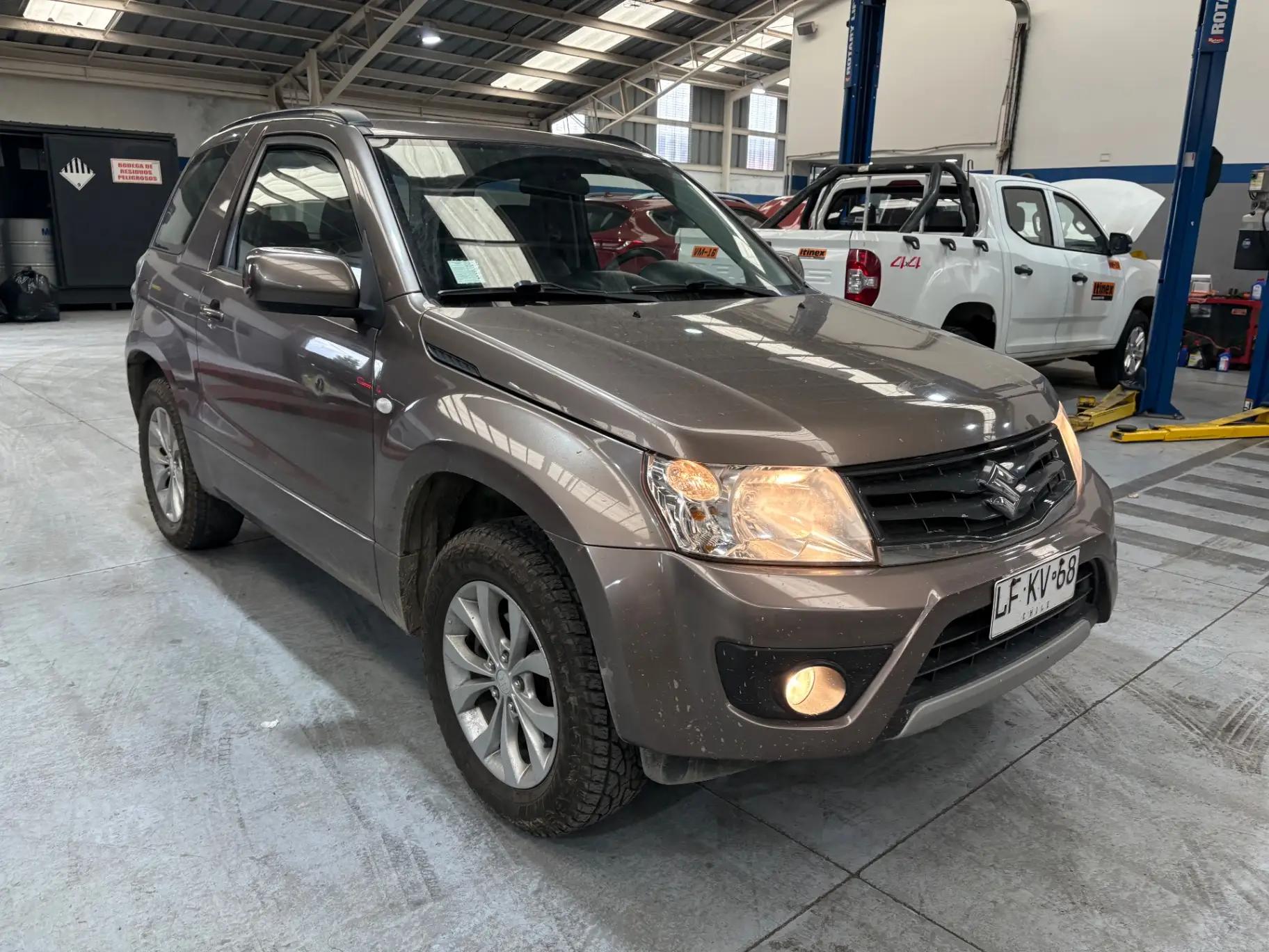 Station Wagon Suzuki Grand Vitara