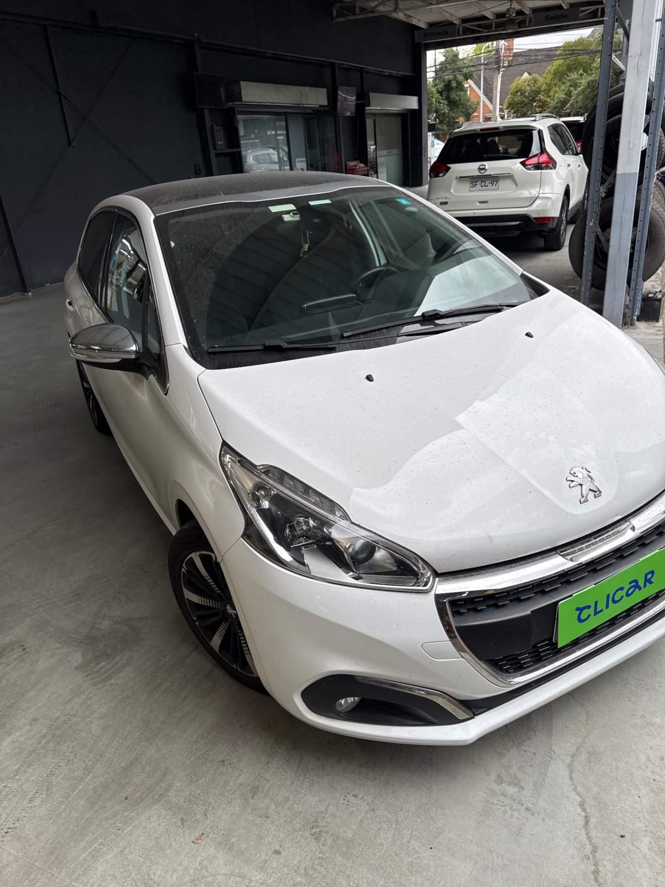 Automovil Peugeot 208