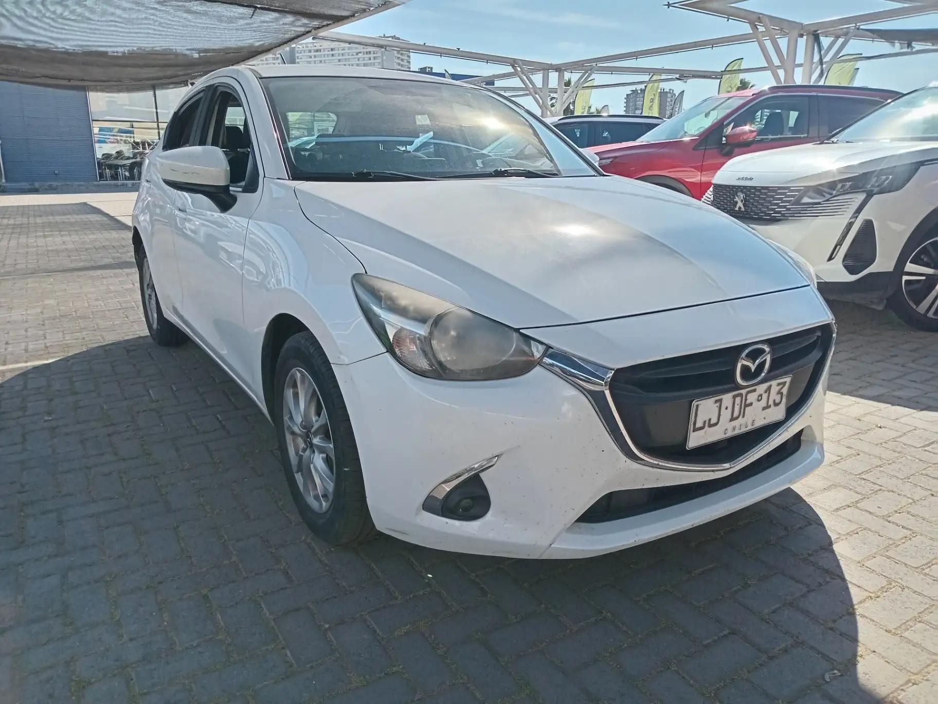 Automovil Mazda 2