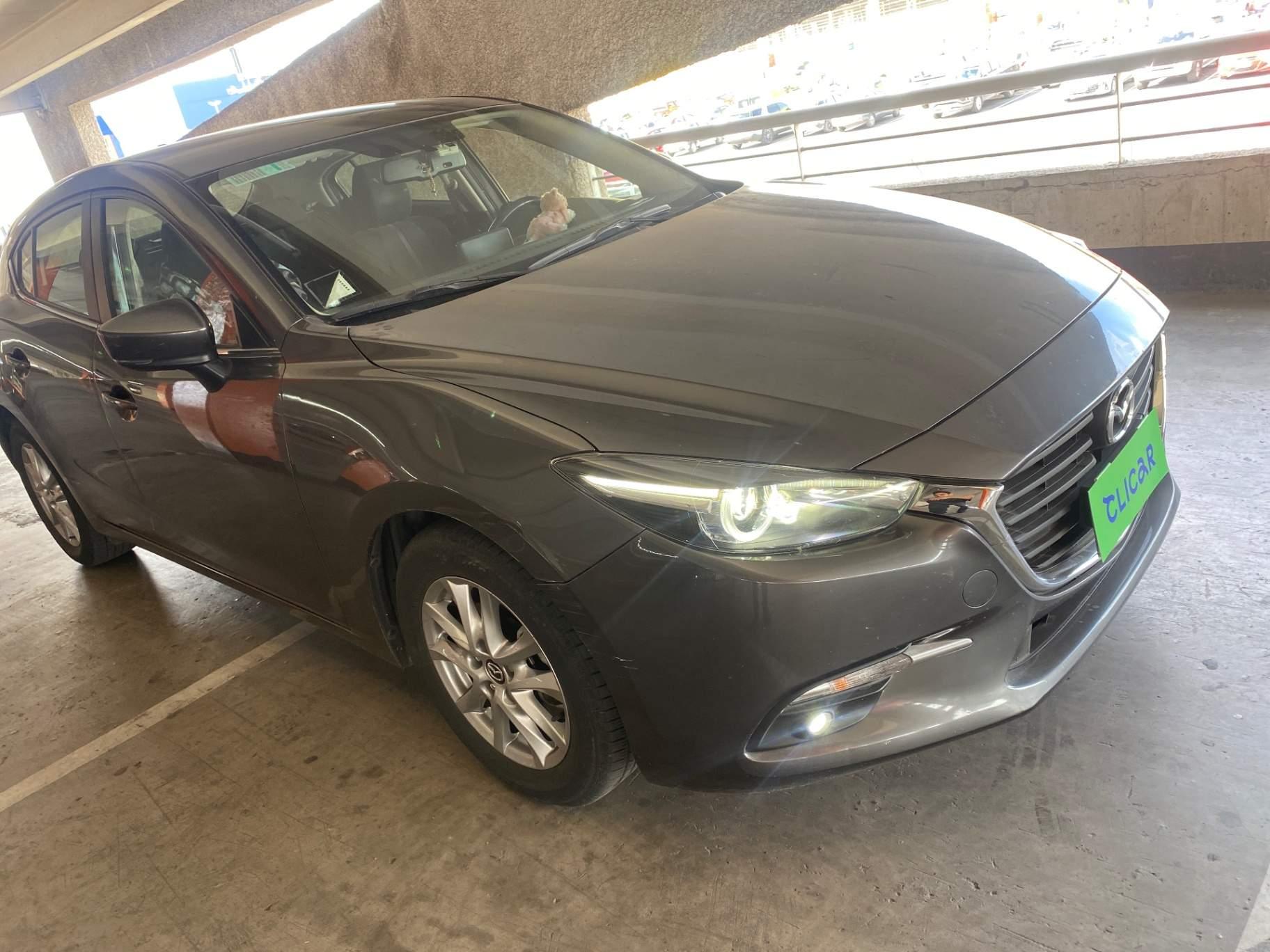 Automovil Mazda 3