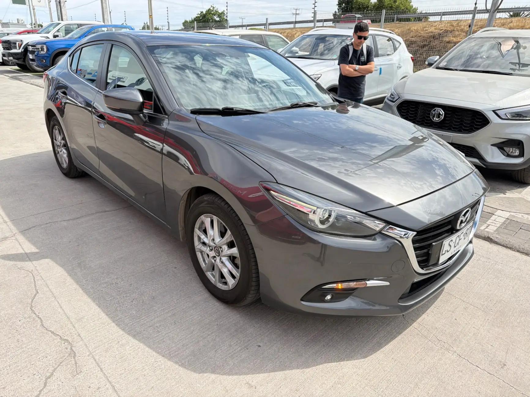 Automovil Mazda 3