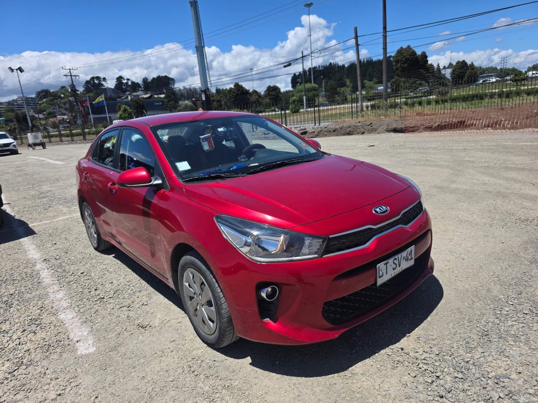 Automovil Kia Rio 4