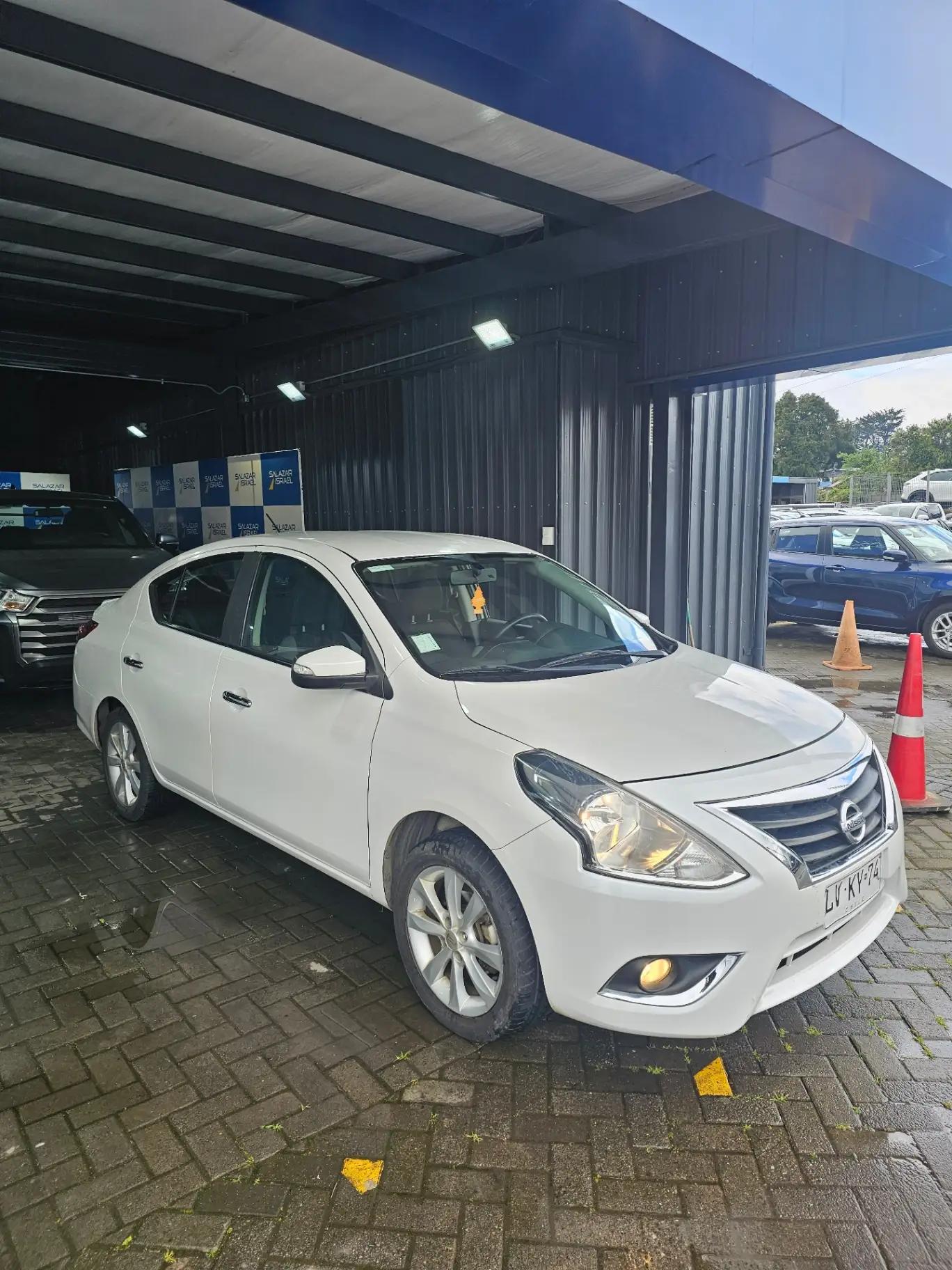 Automovil Nissan Versa