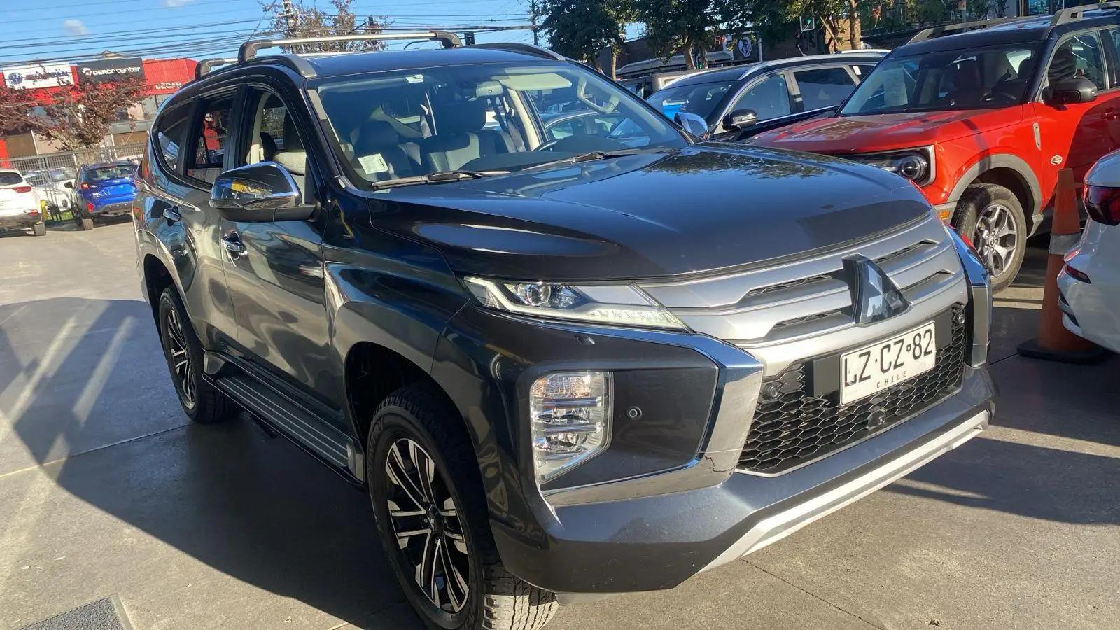 Station Wagon Mitsubishi Montero Sport