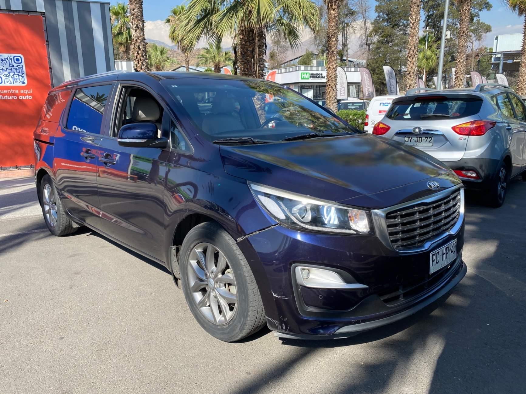 Station Wagon Kia Grand Carnival