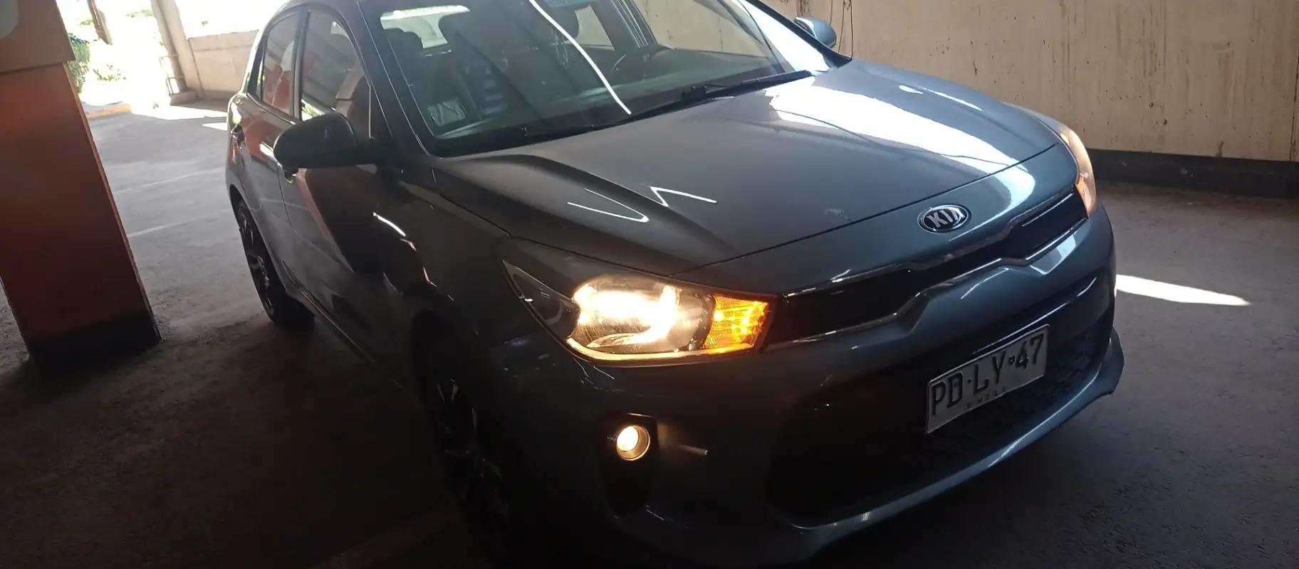 Automovil Kia Rio 5