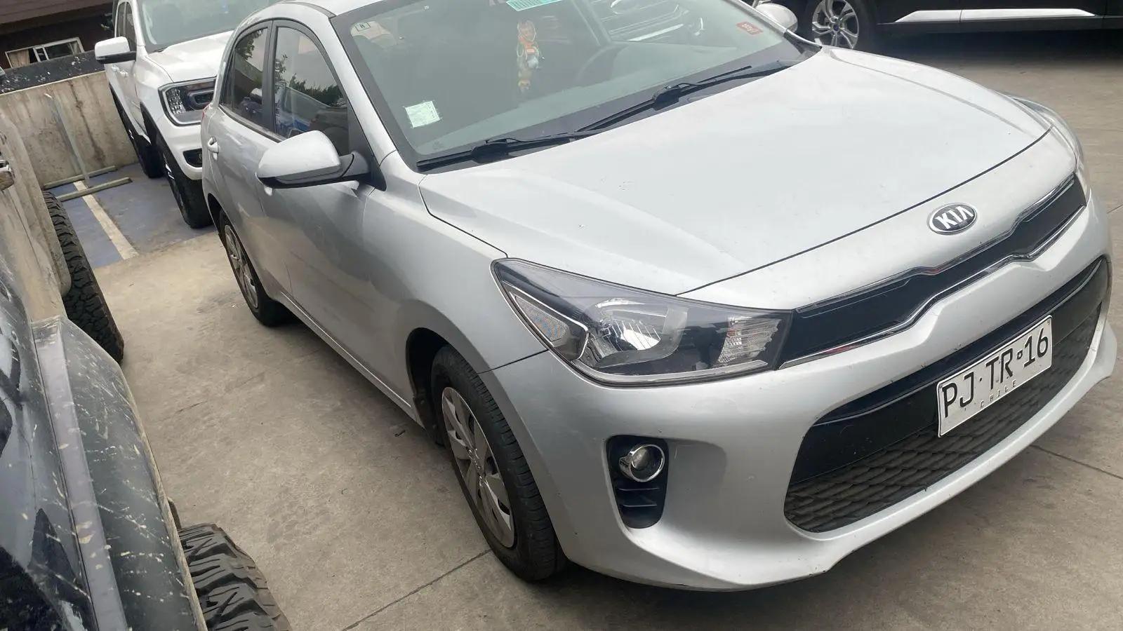 Automovil Kia Rio 5