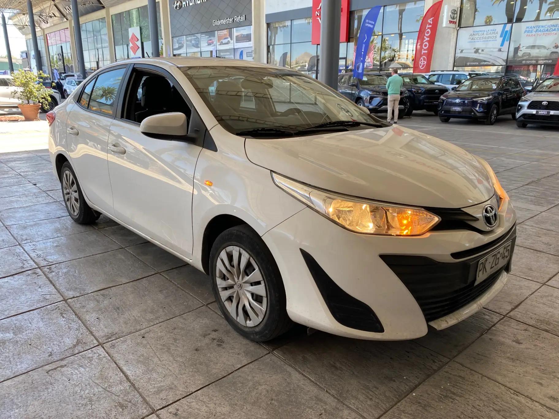 Automovil Toyota Yaris Sedan