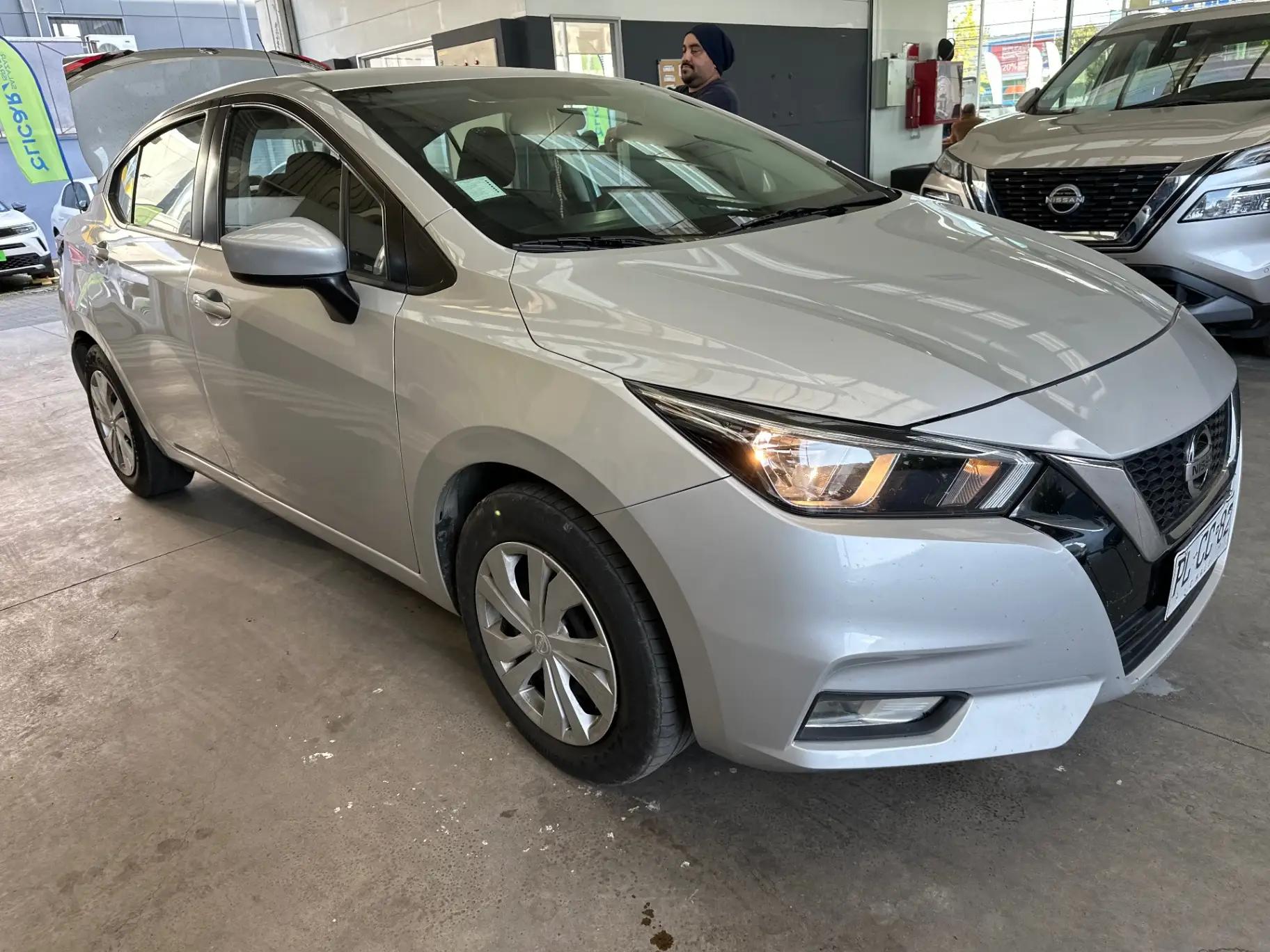 Automovil Nissan Versa