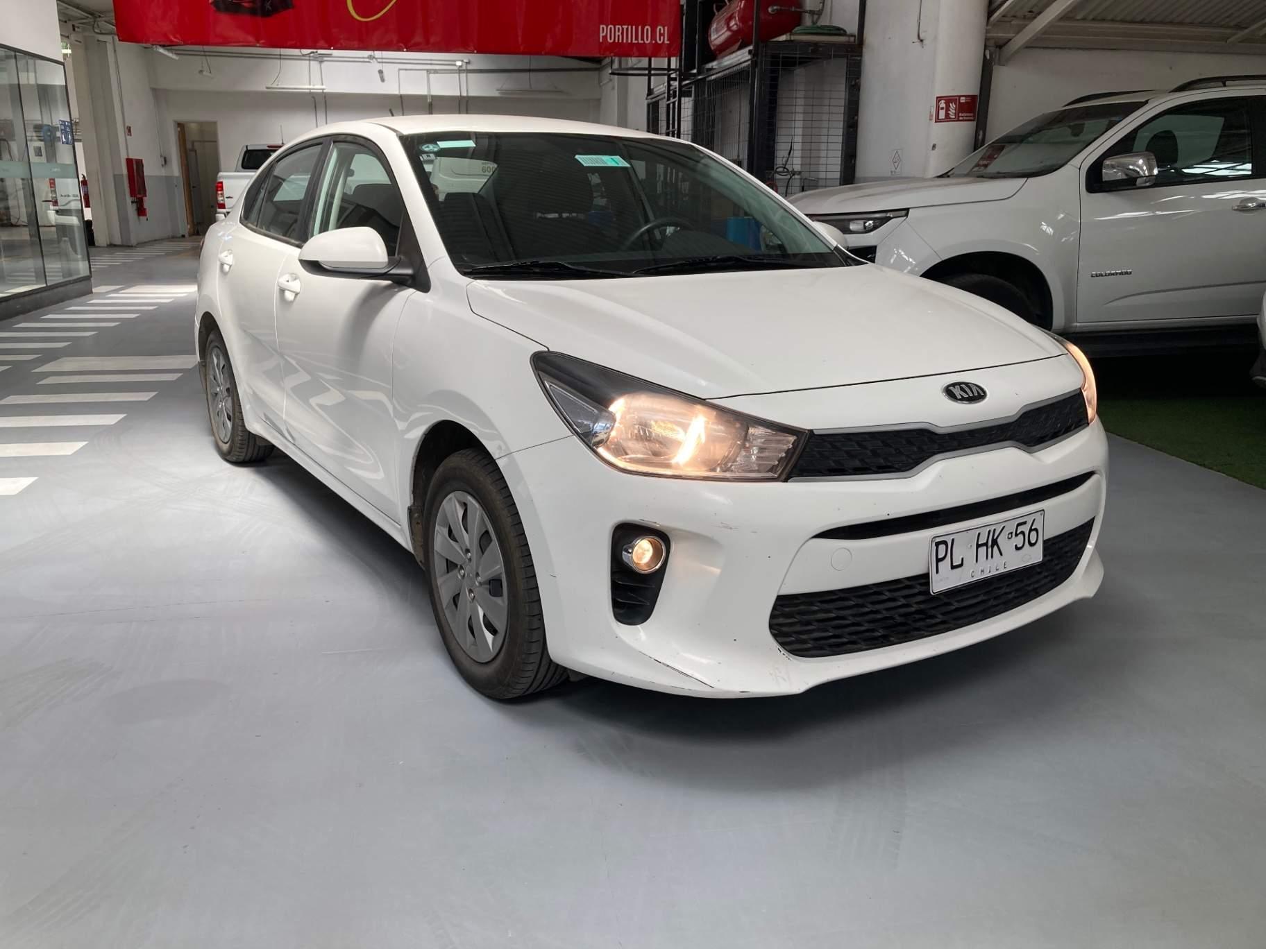 Automovil Kia Rio 4