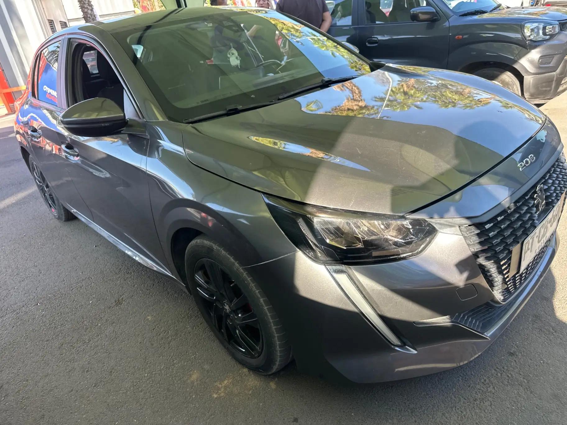 Hatchback Peugeot 208