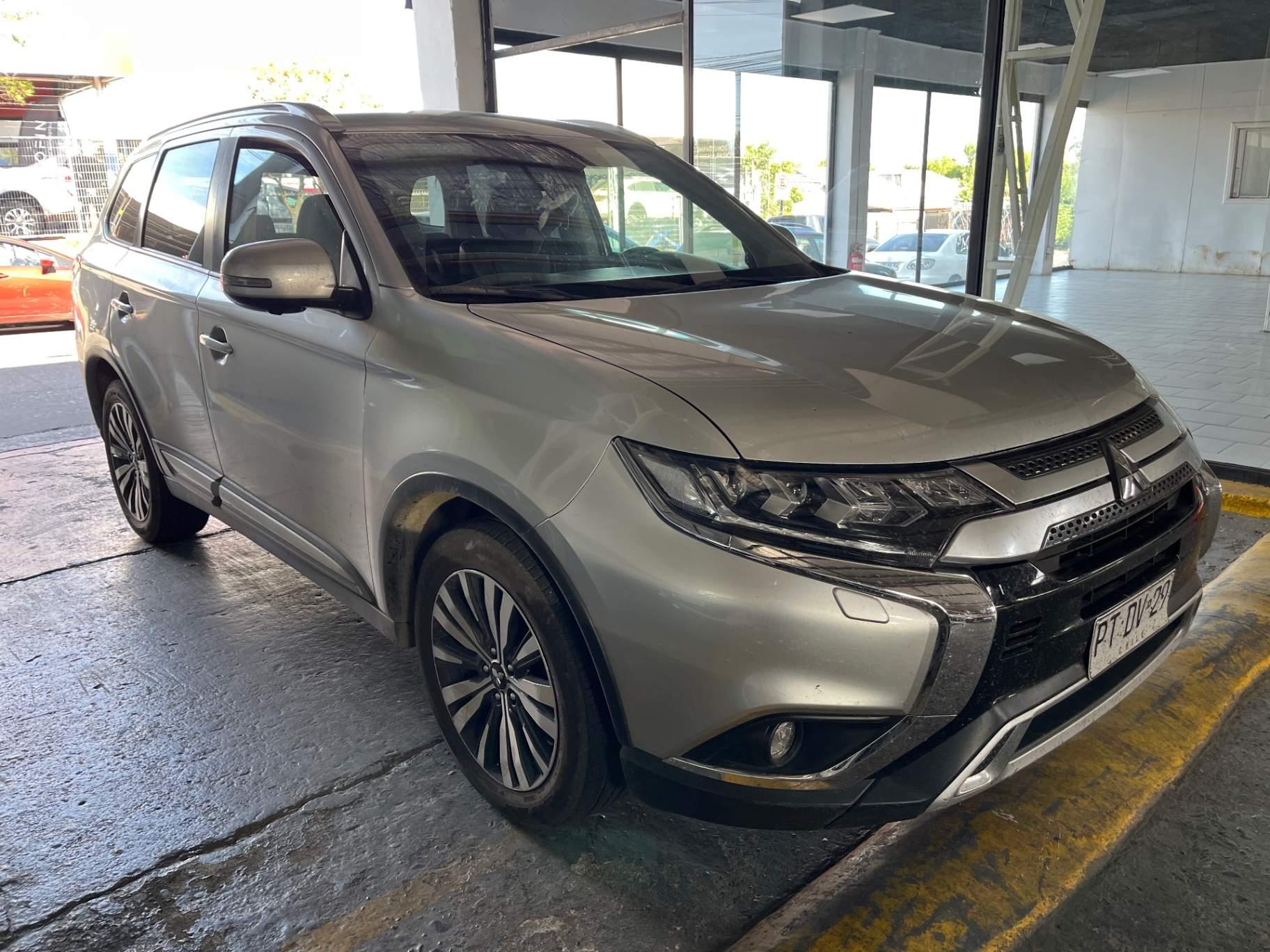 Station Wagon Mitsubishi Outlander