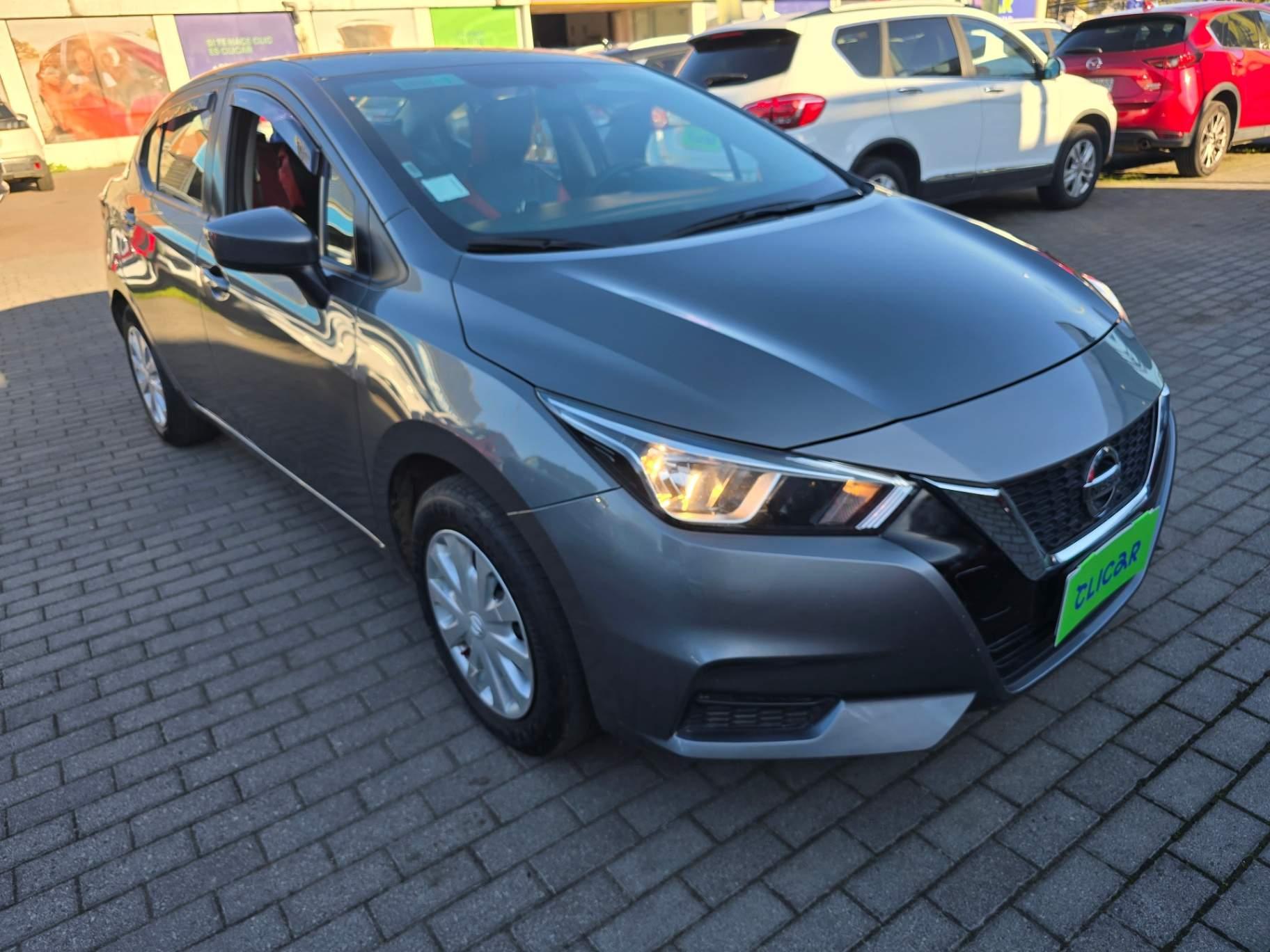 Automovil Nissan Versa