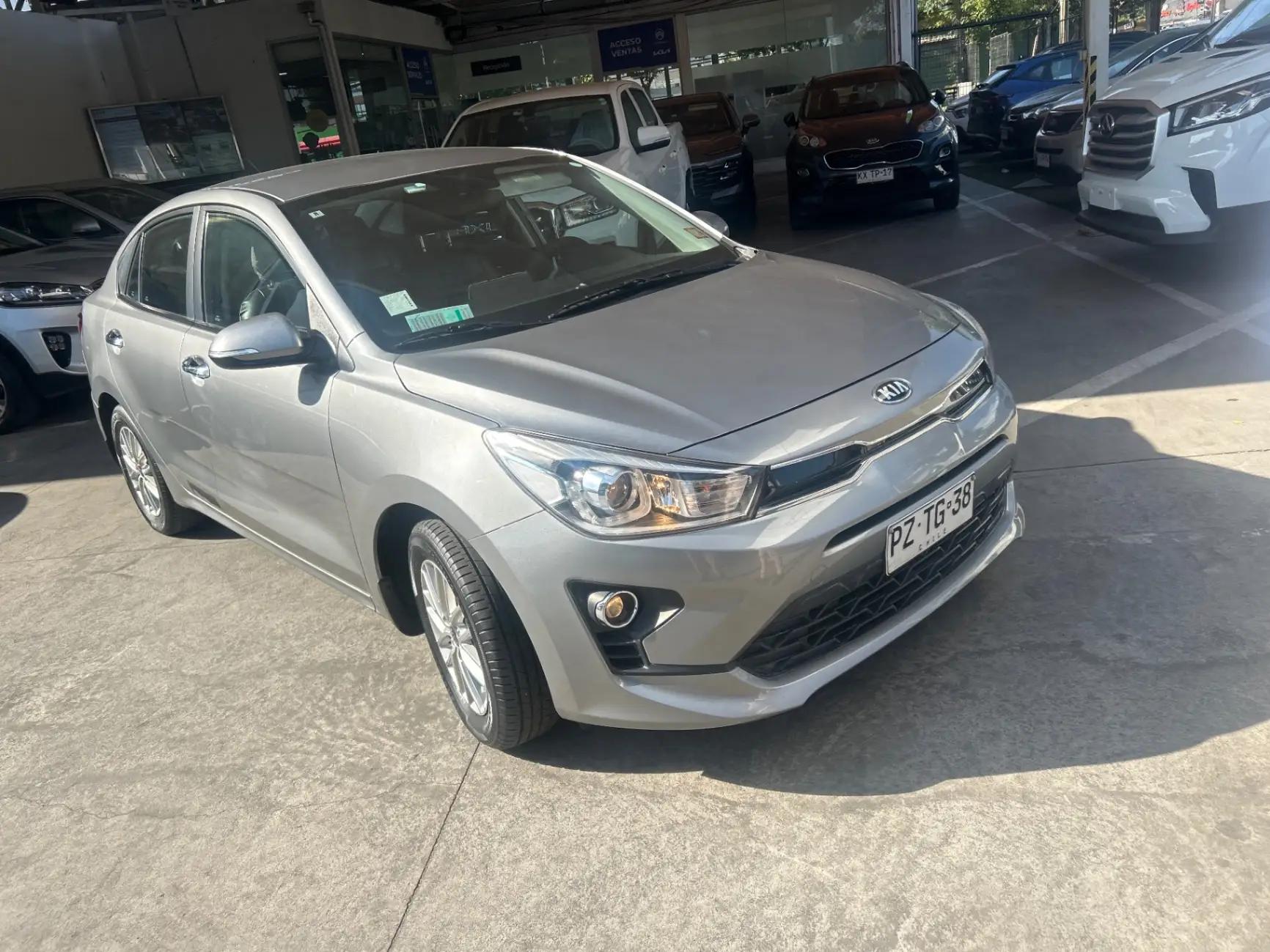 Automovil Kia Rio 4