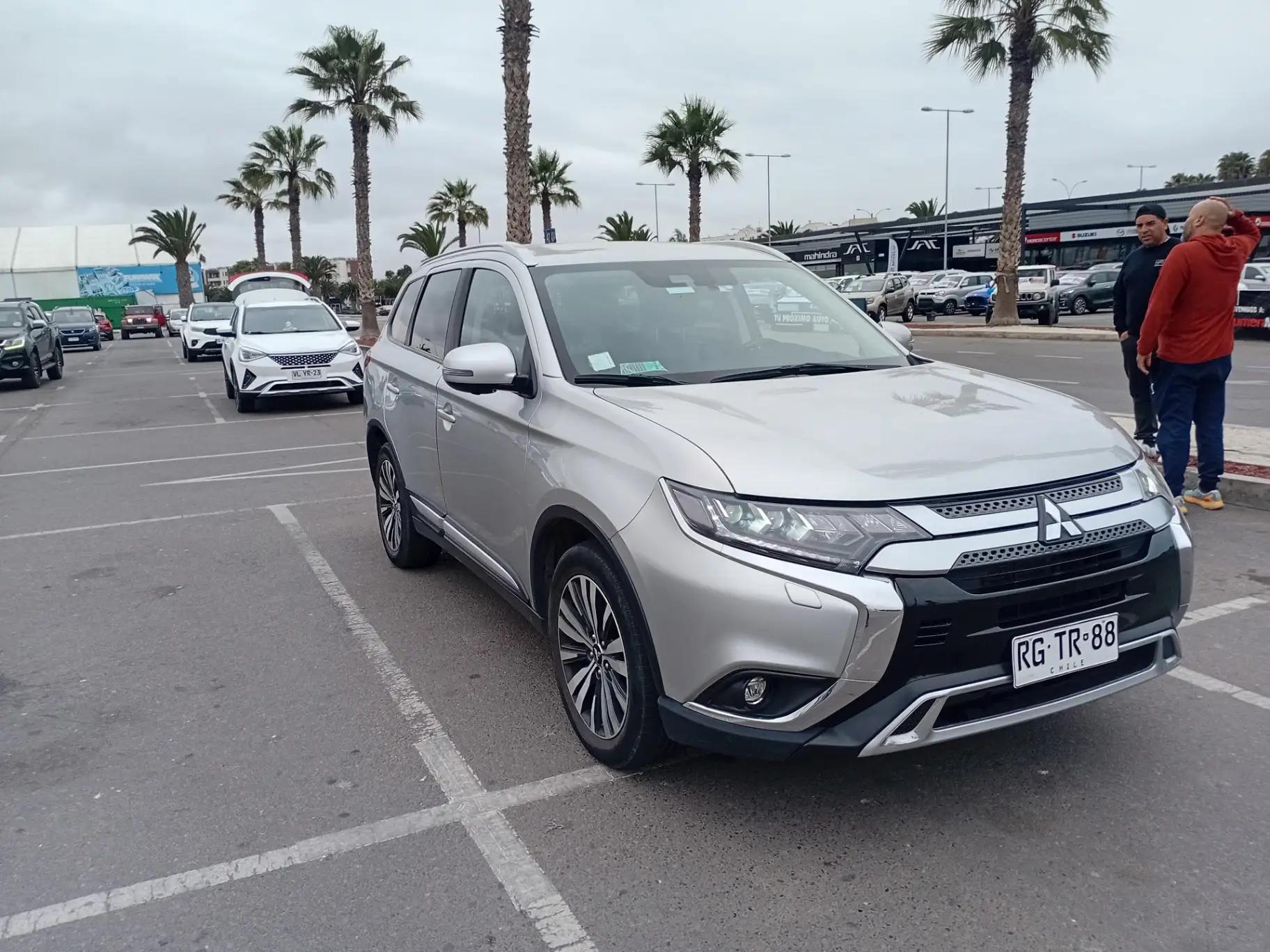 Station Wagon Mitsubishi Outlander