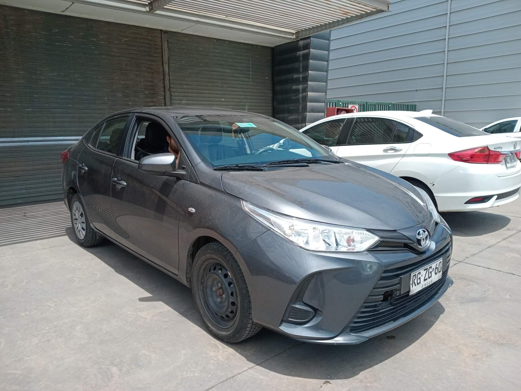 Automovil Toyota Yaris Sedan