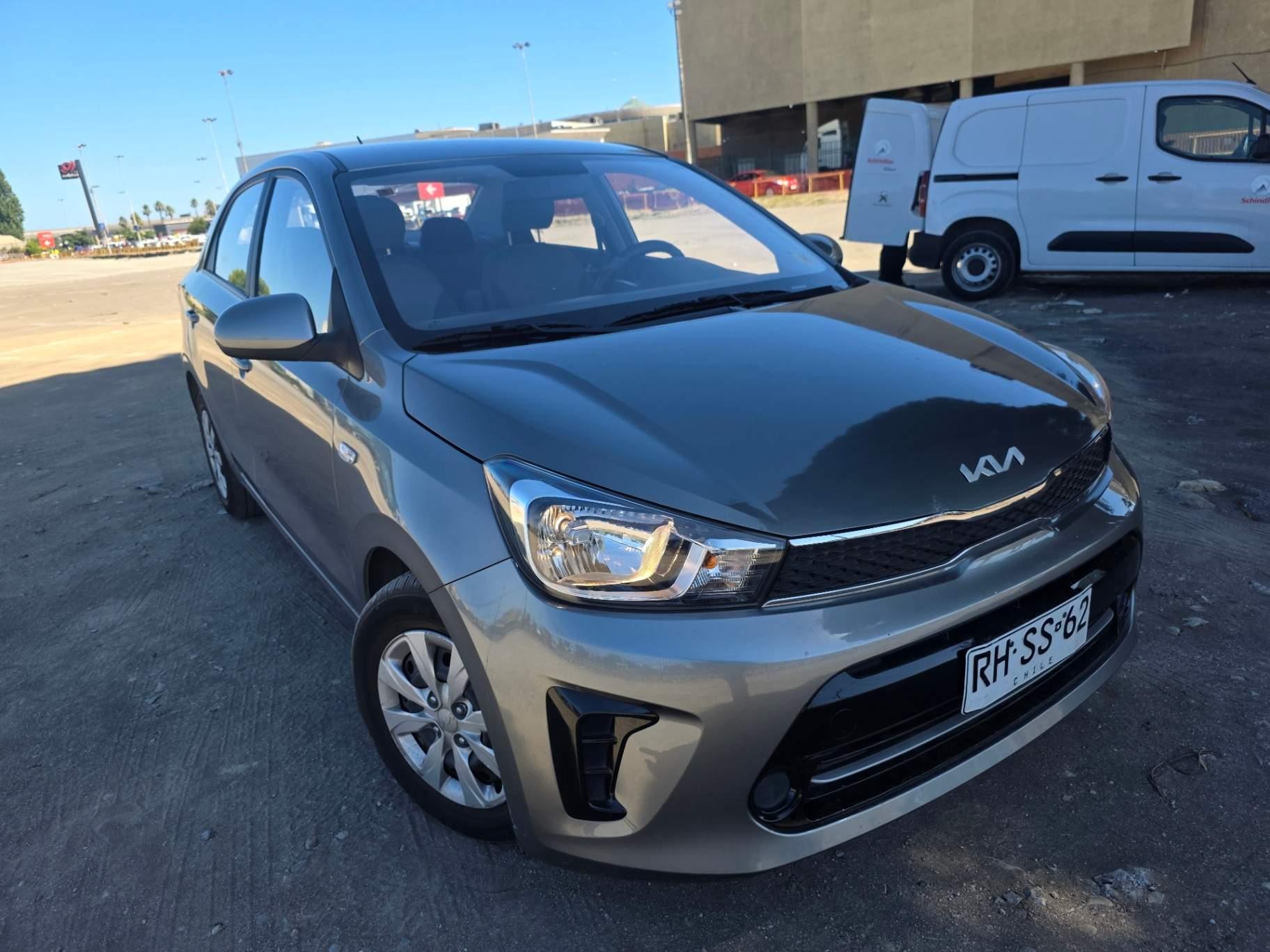 Automovil Kia Soluto