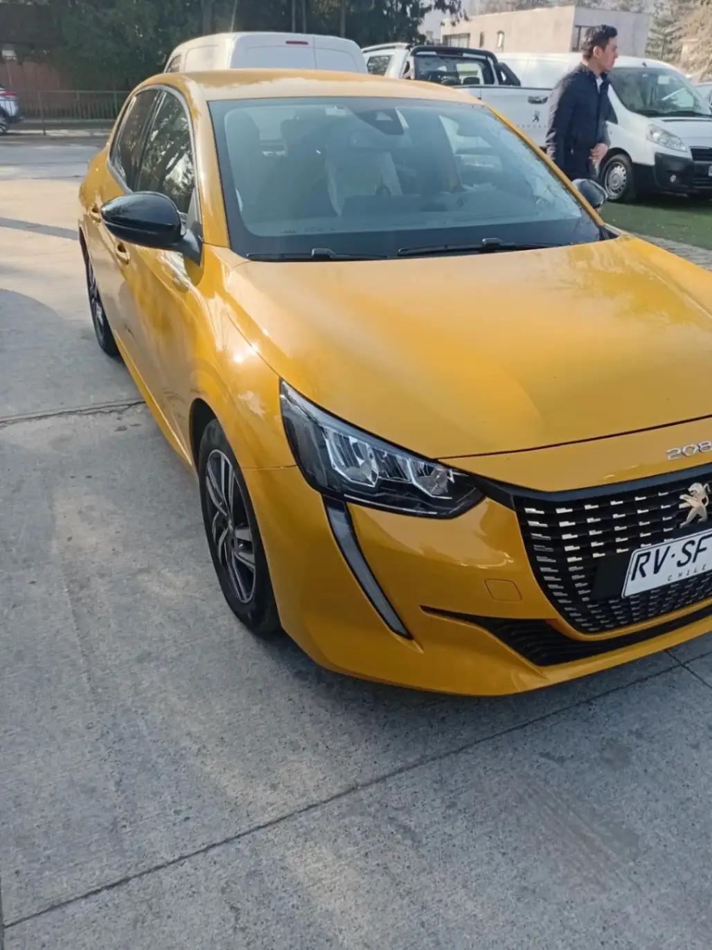 Automovil Peugeot 208