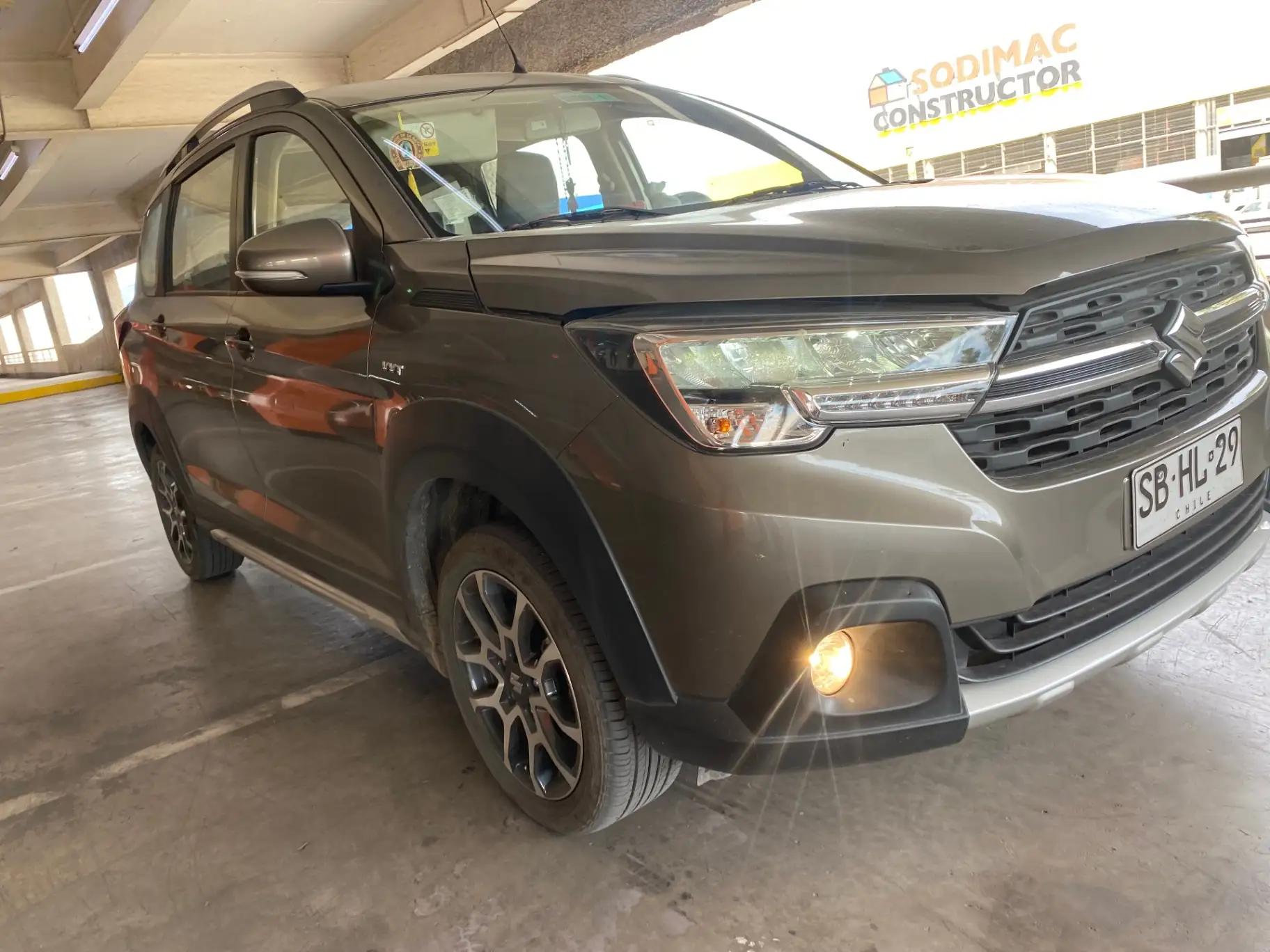 Station Wagon Suzuki Xl7