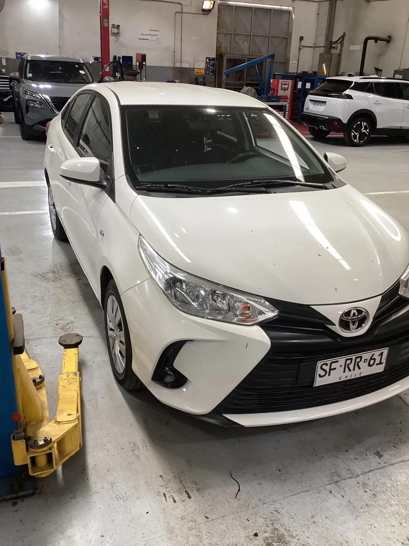 Automovil Toyota Yaris Sedan