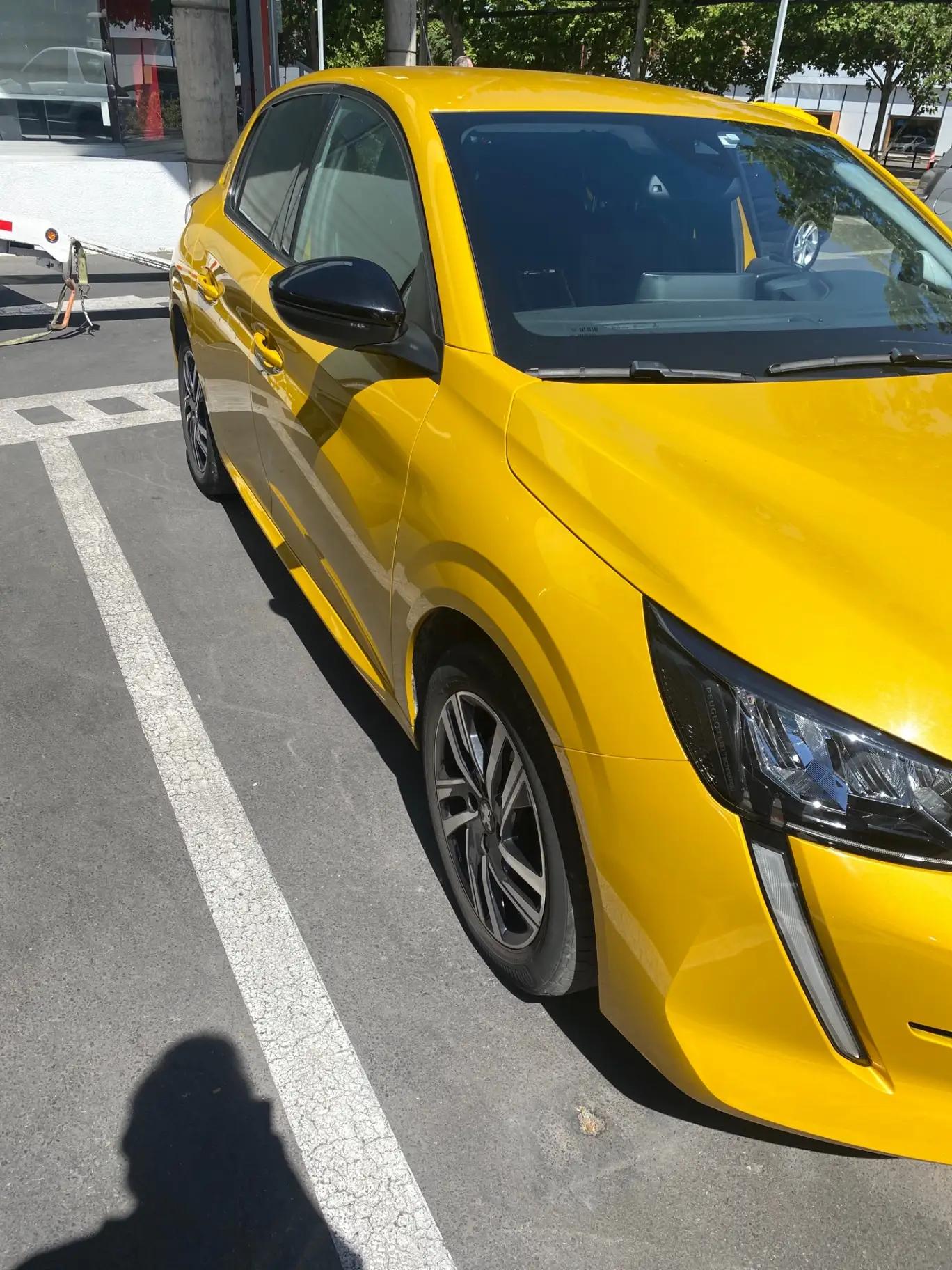 Hatchback Peugeot 208