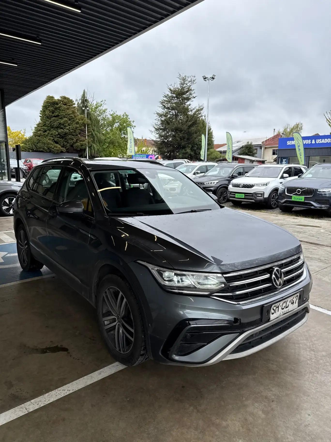 Station Wagon Volkswagen Tiguan