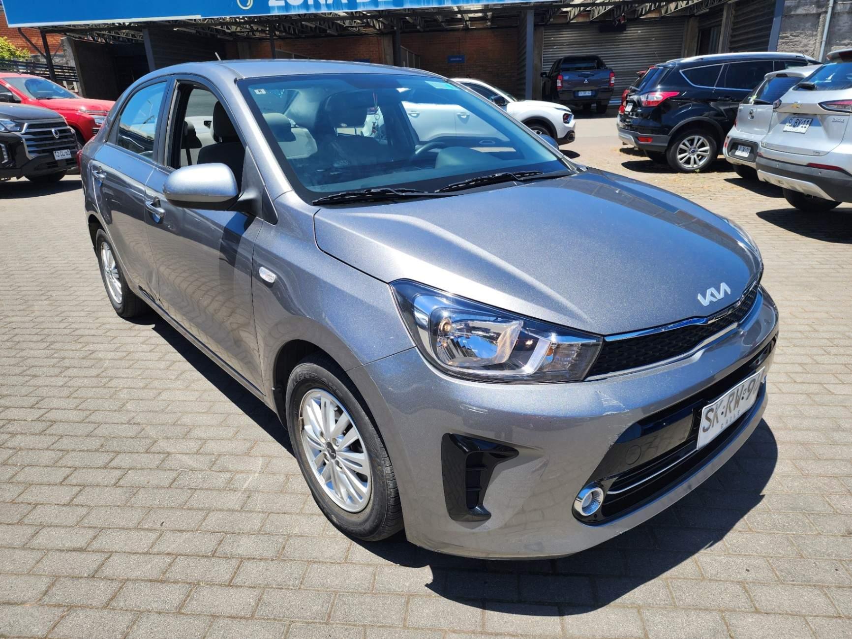 Automovil Kia Soluto