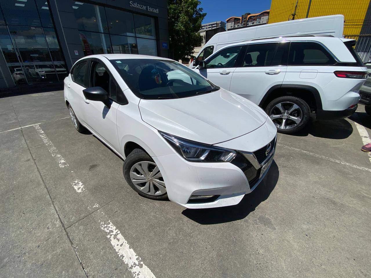 Automovil Nissan Versa