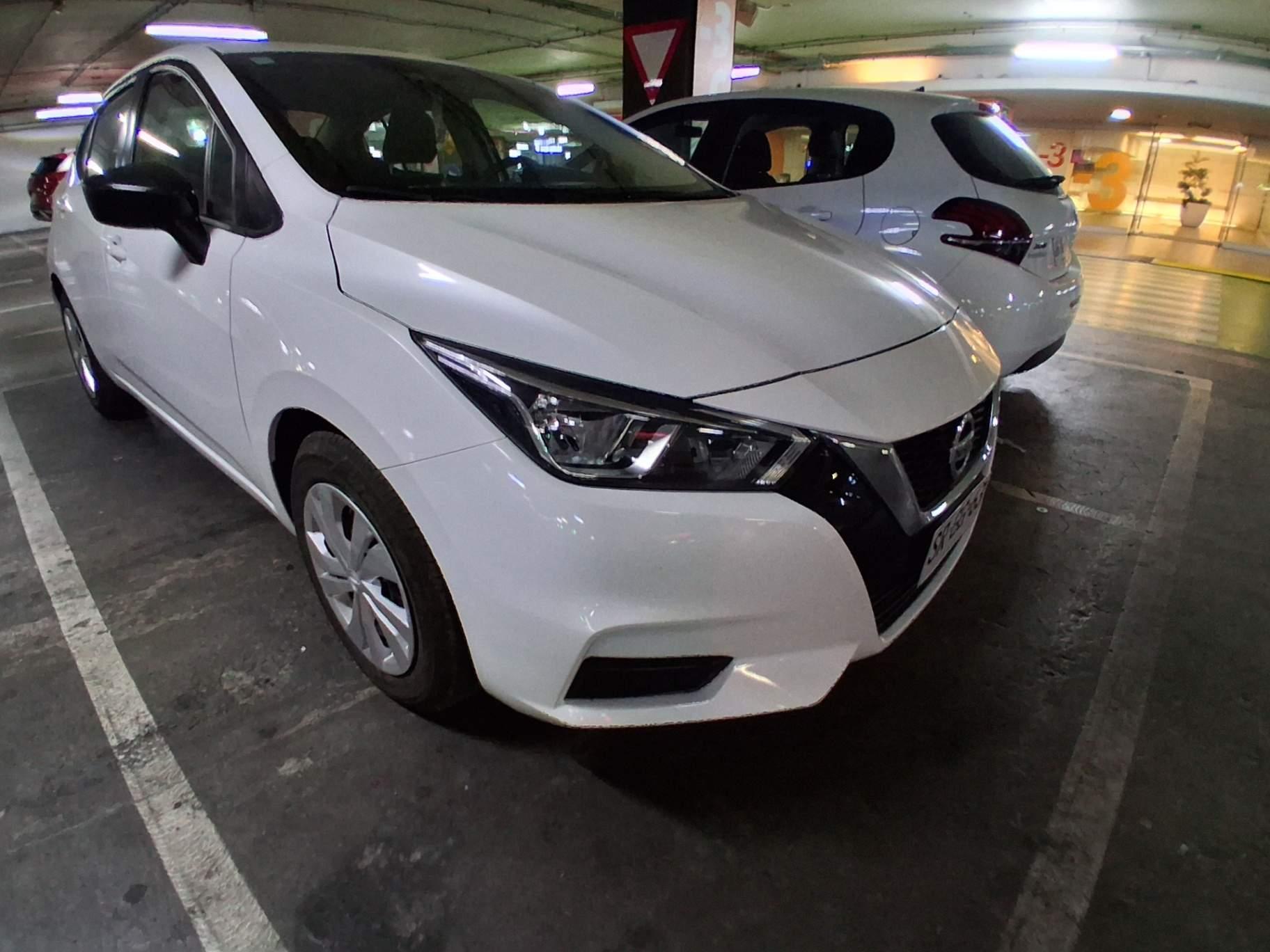 Automovil Nissan Versa