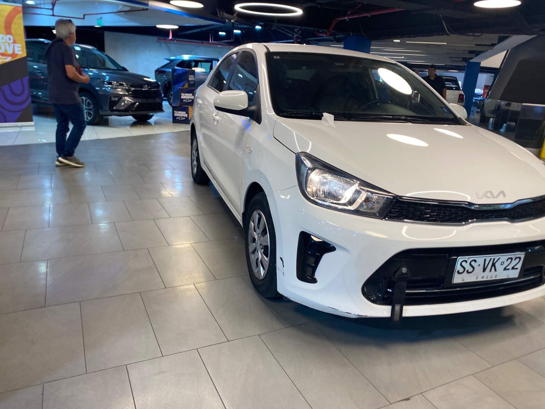 Automovil Kia Soluto