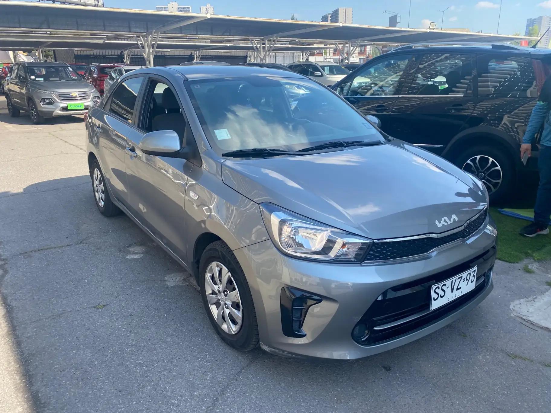 Automovil Kia Soluto