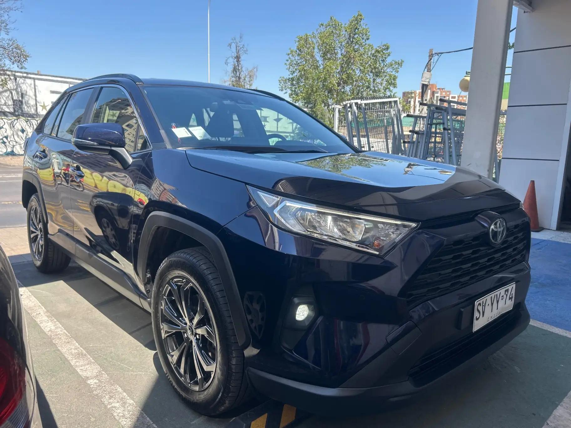 Station Wagon Toyota Rav 4