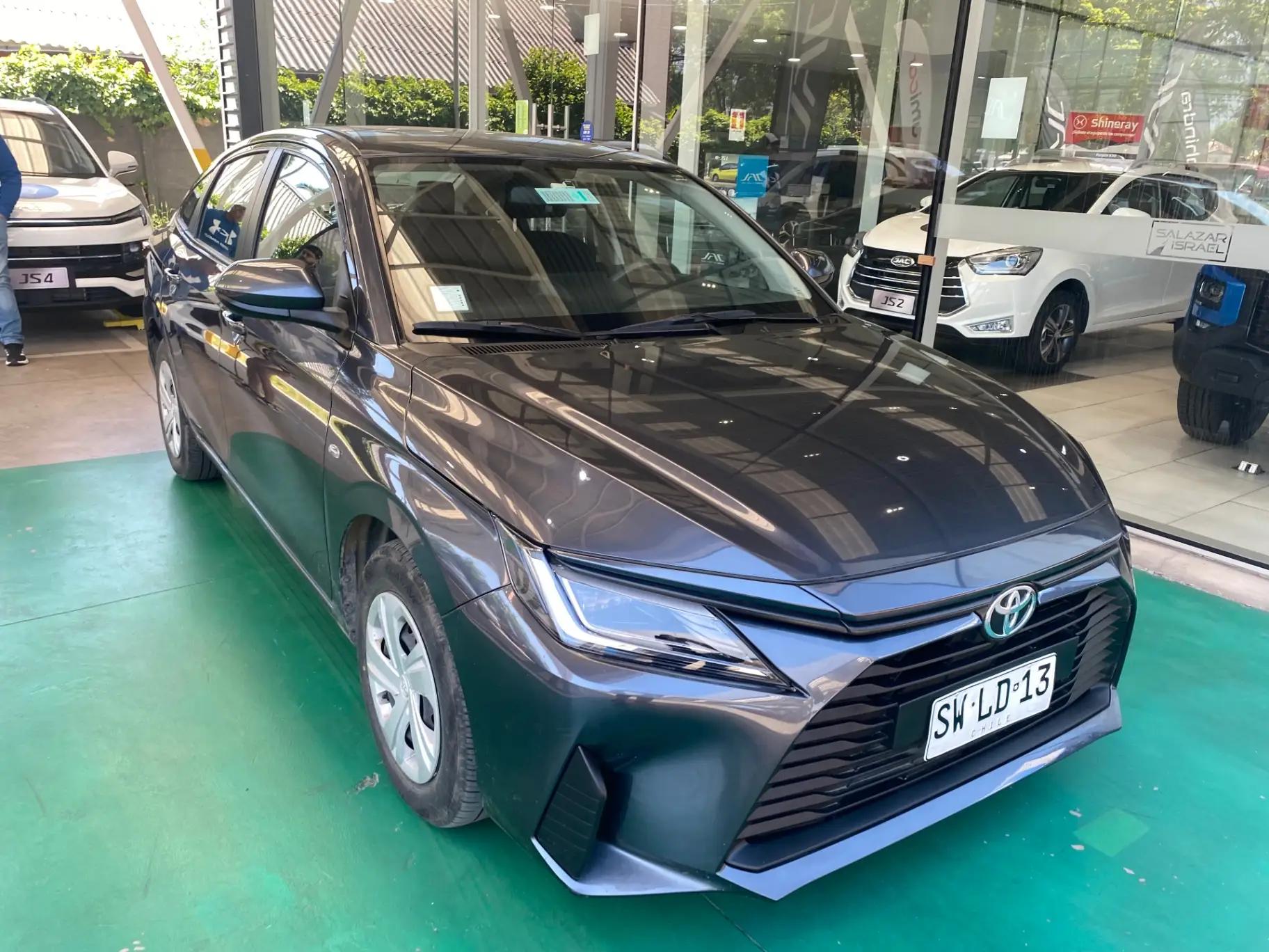 Automovil Toyota Yaris Sedan