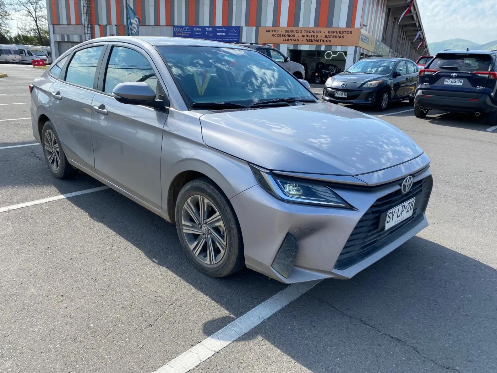 Automovil Toyota Yaris Sedan