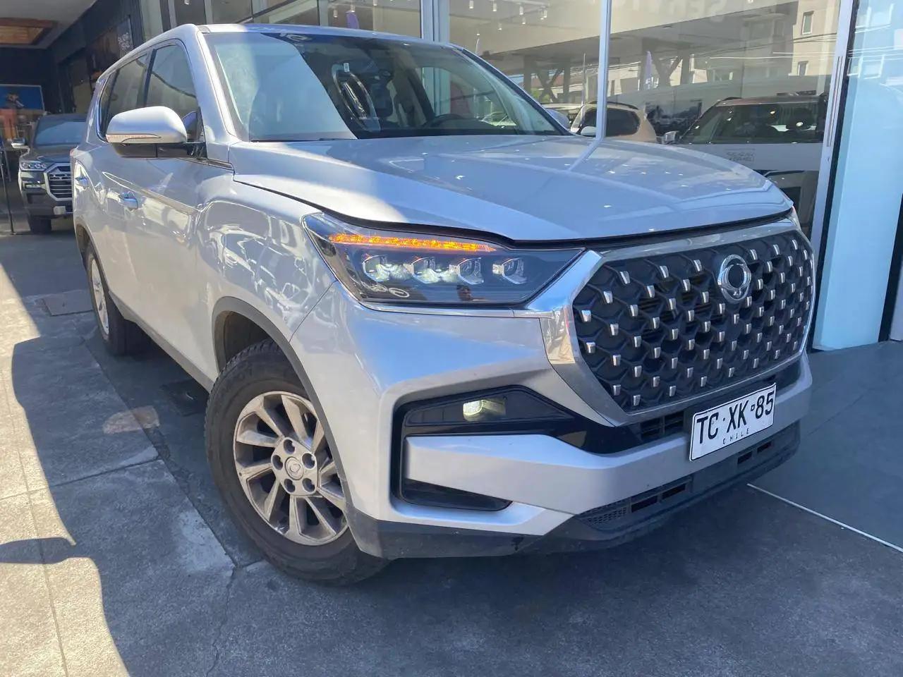 Station Wagon Ssangyong New Rexton