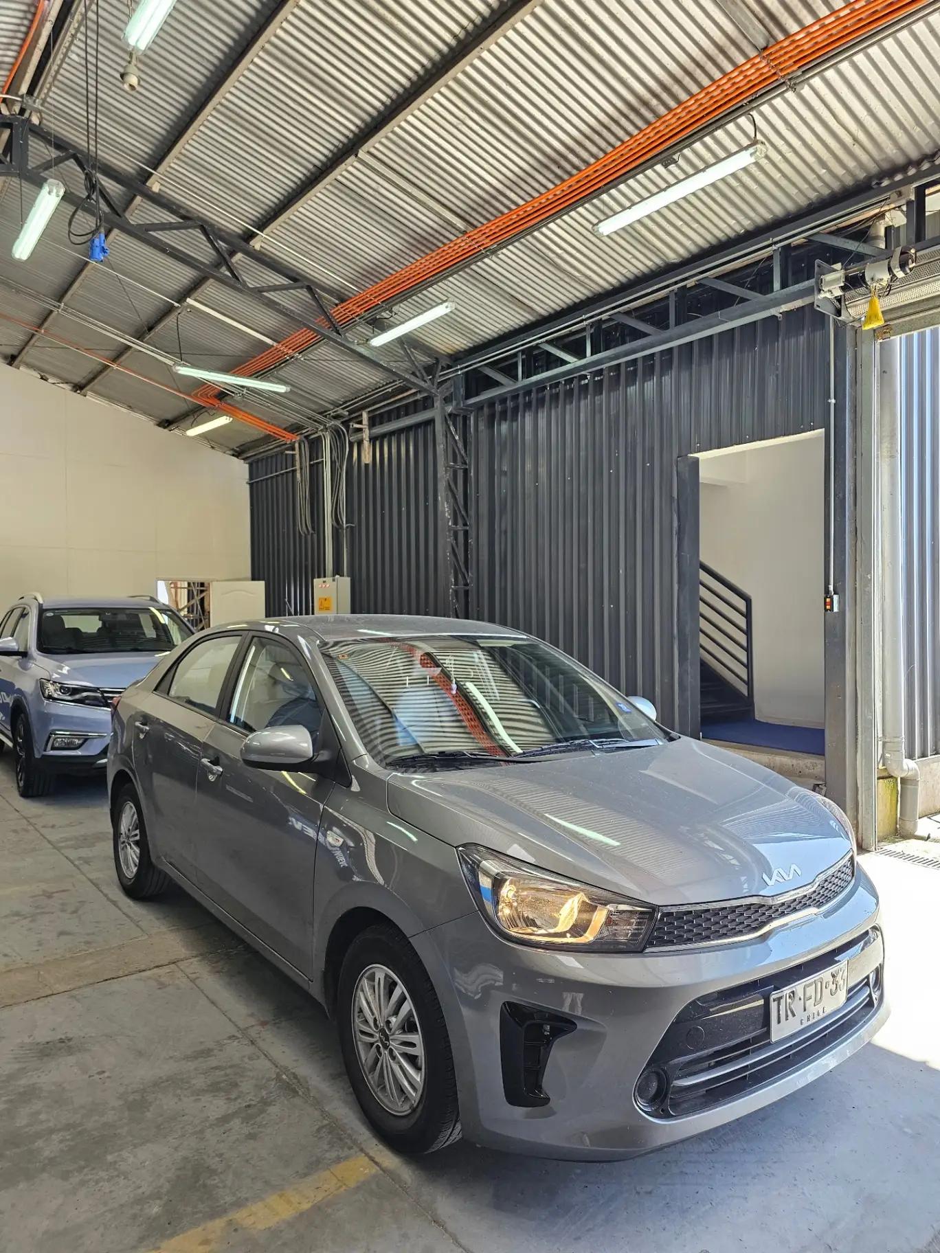 Automovil Kia Soluto