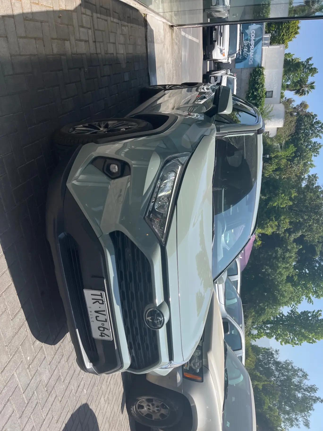 Station Wagon Toyota Rav 4