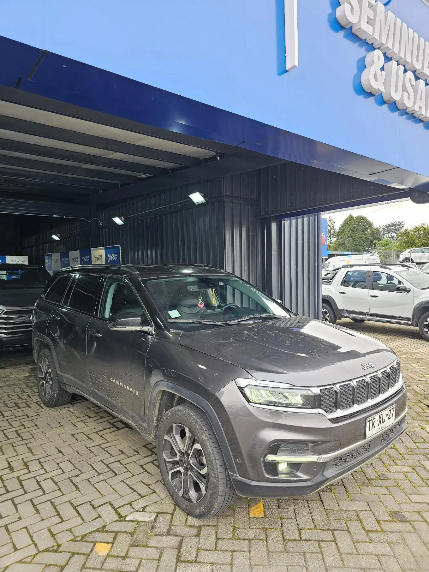 Station Wagon Jeep Commander