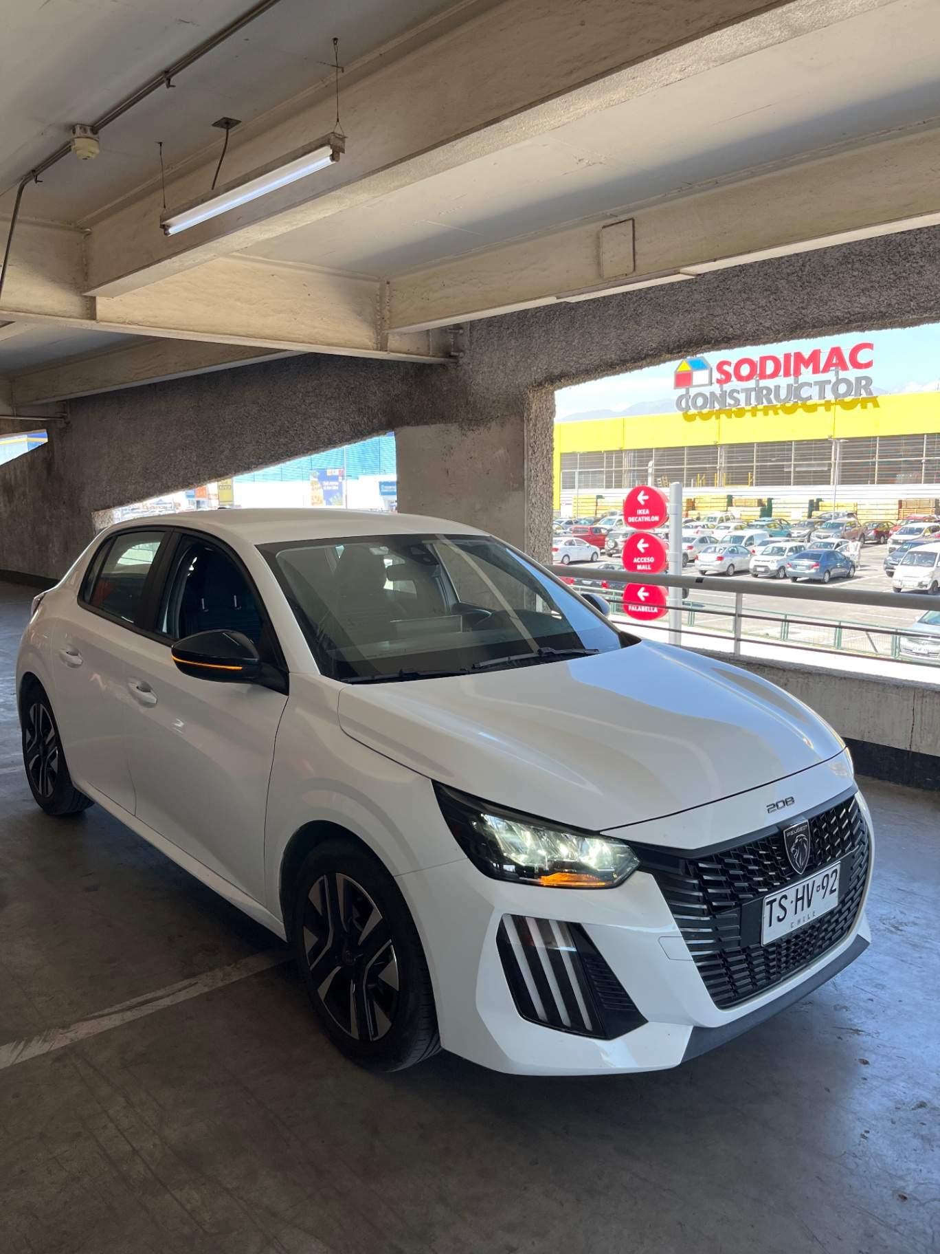 Automovil Peugeot 208