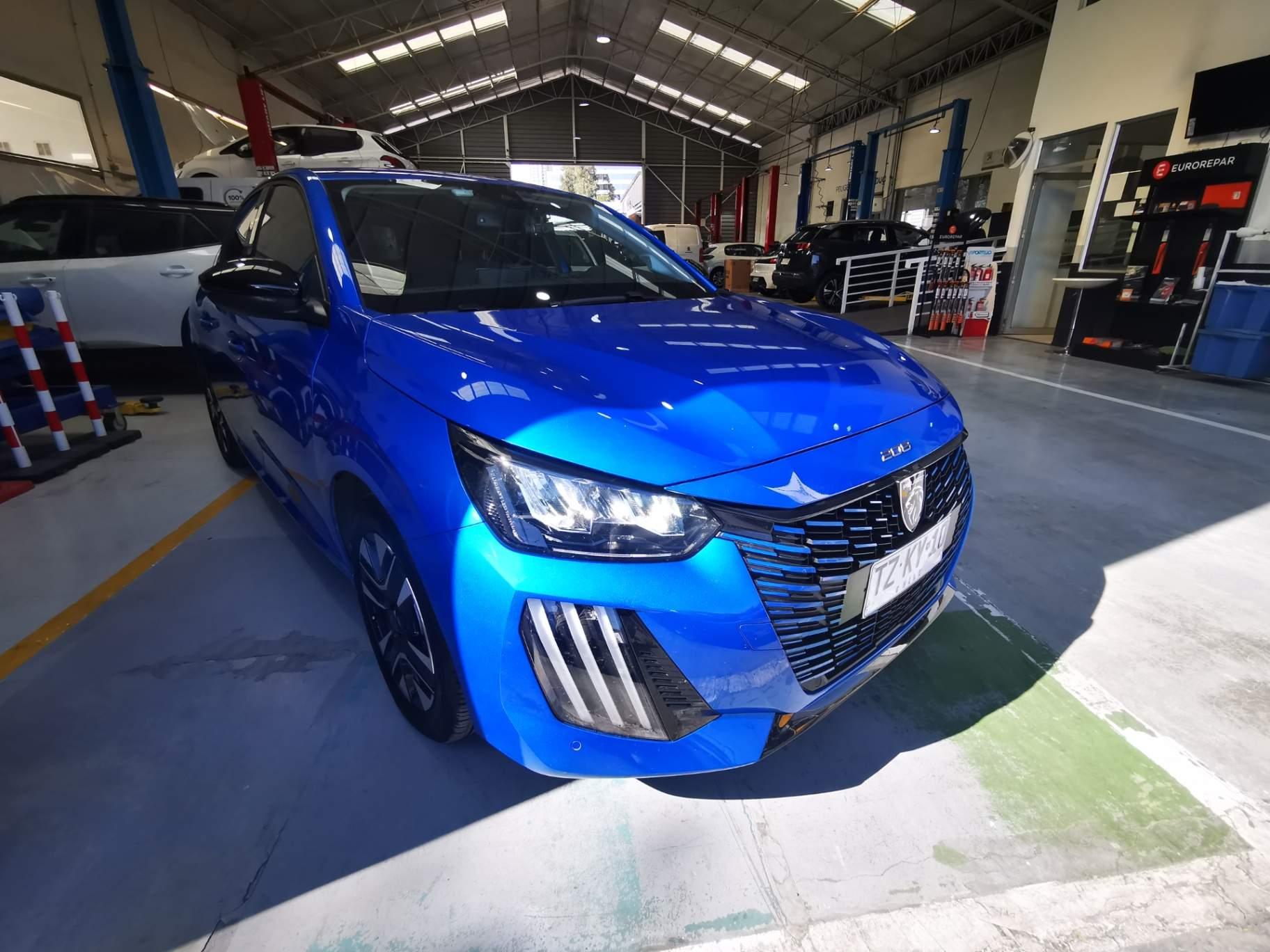 Automovil Peugeot 208