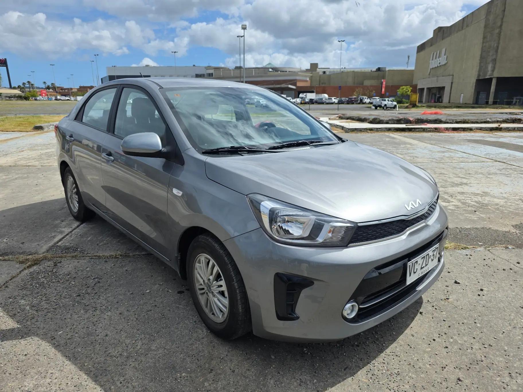 Automovil Kia Soluto