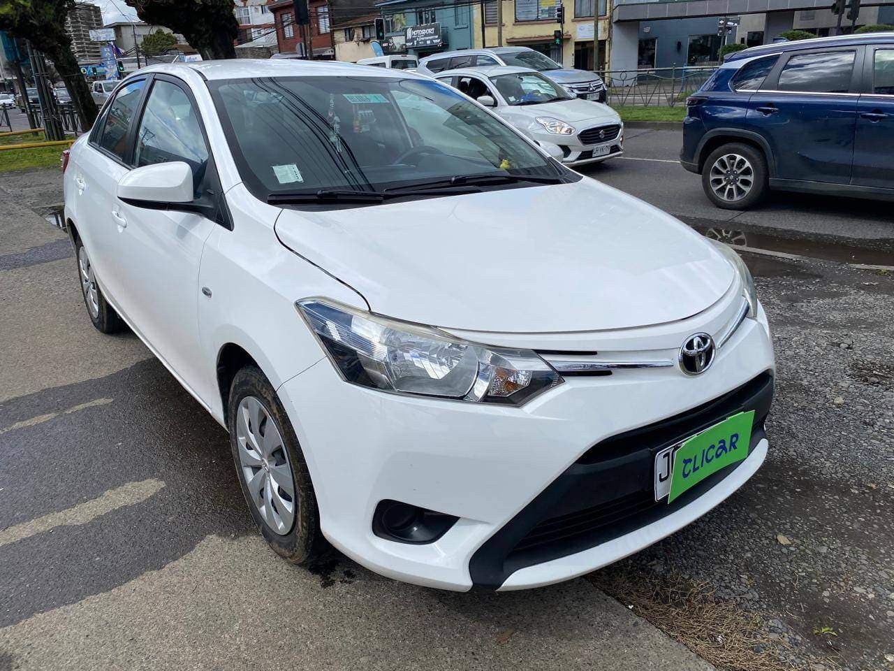 Automovil Toyota Yaris
